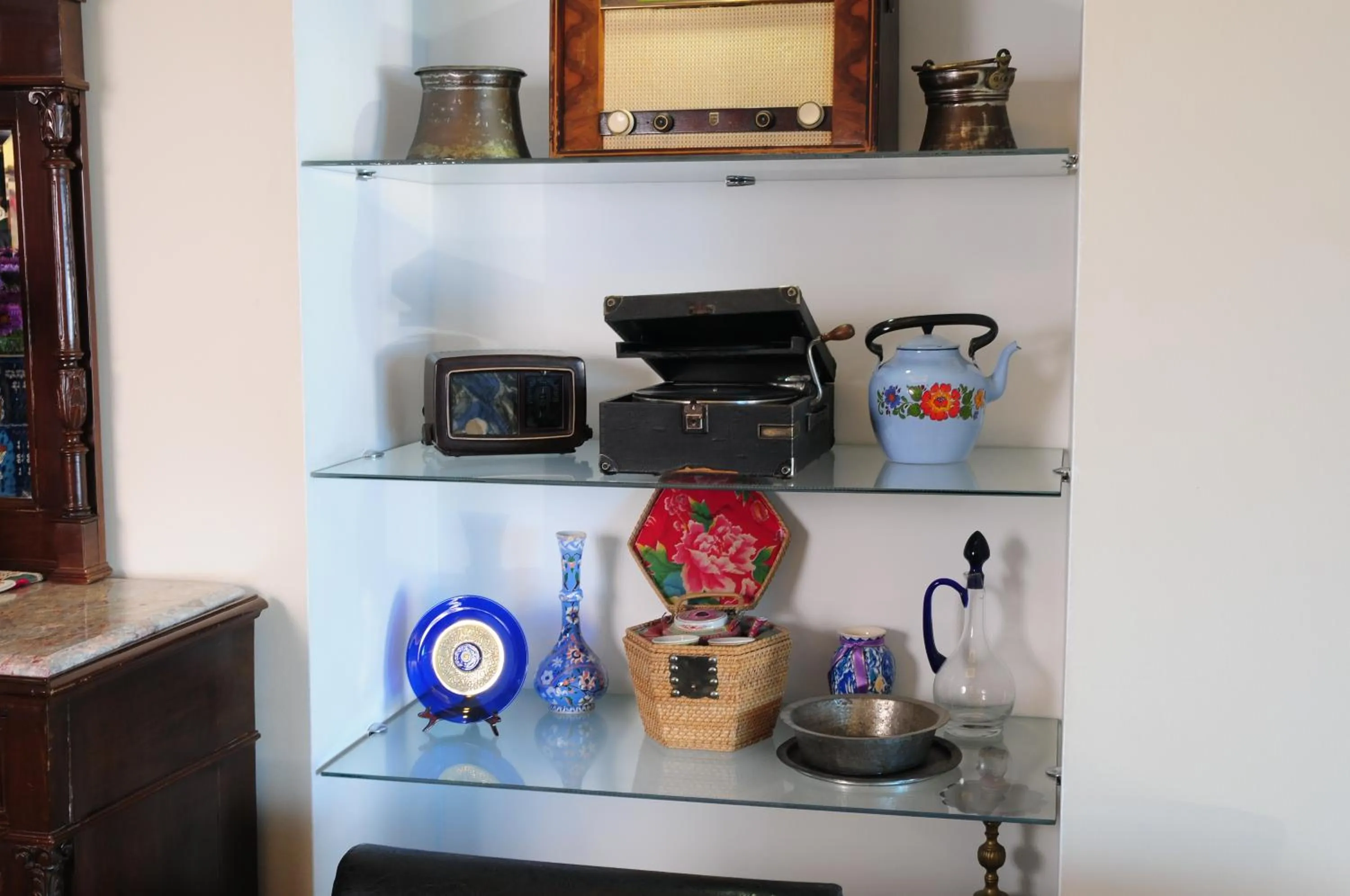 Communal lounge/ TV room in Ata Park Hotel