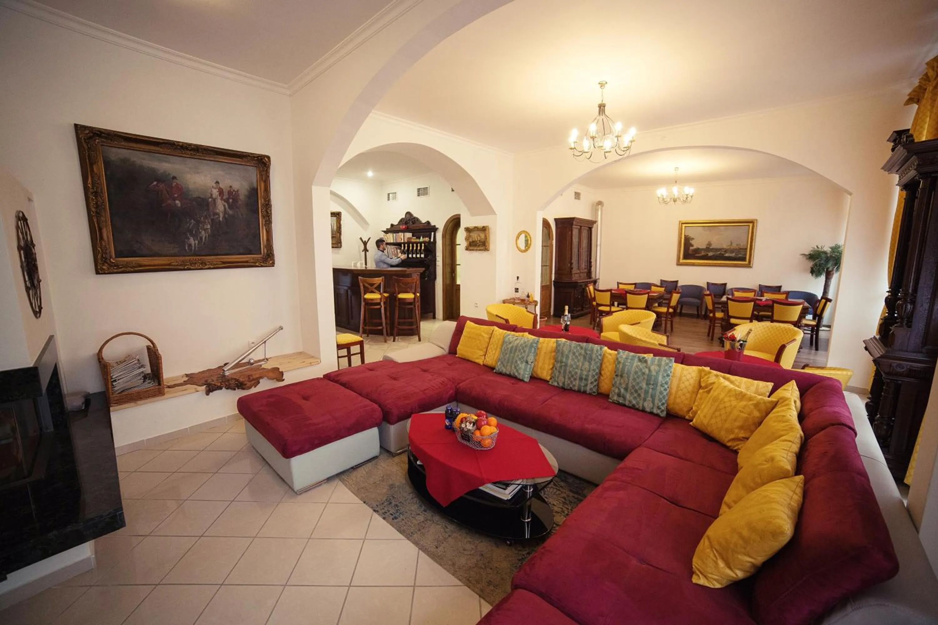 Communal lounge/ TV room in Hotel Bristol