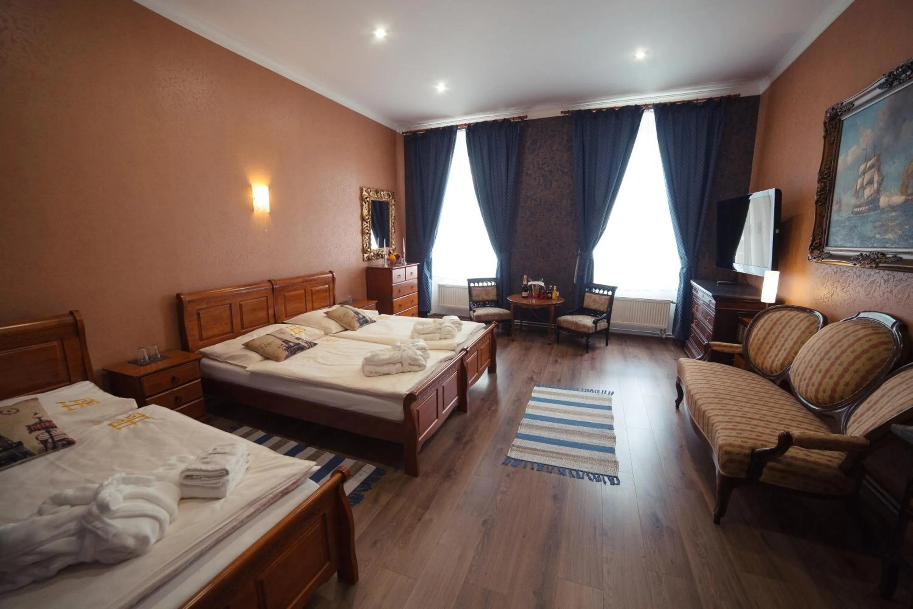 Photo of the whole room, Bed in Hotel Bristol