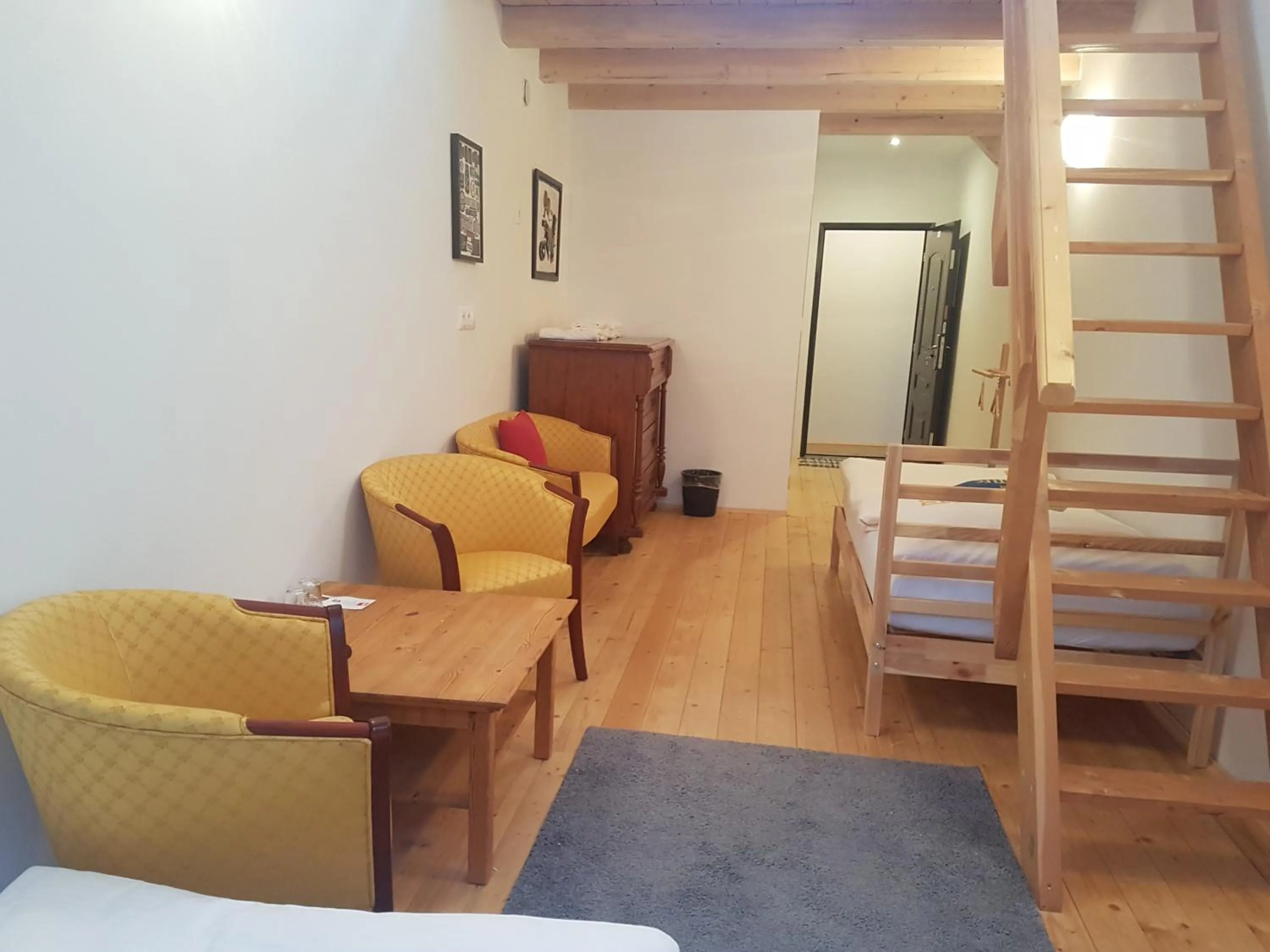 Photo of the whole room in Hotel Bristol