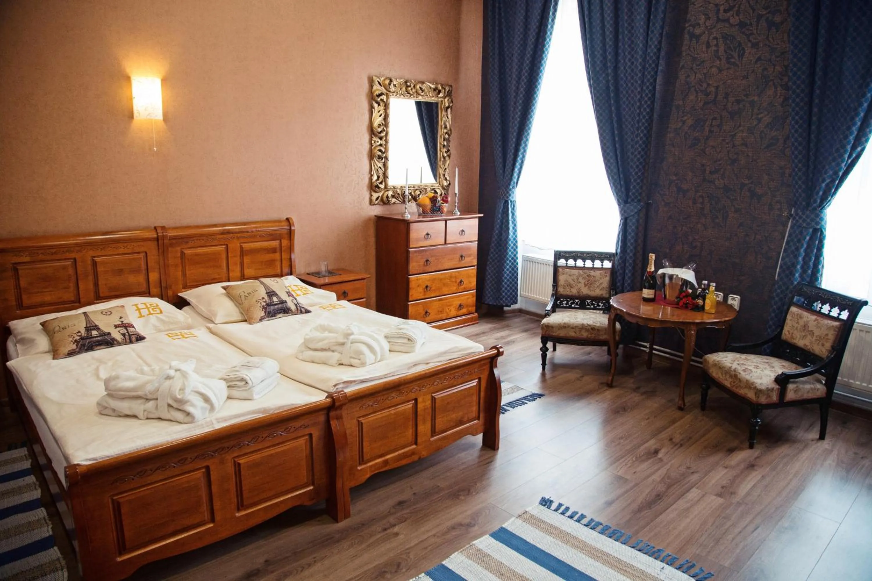 Photo of the whole room, Bed in Hotel Bristol