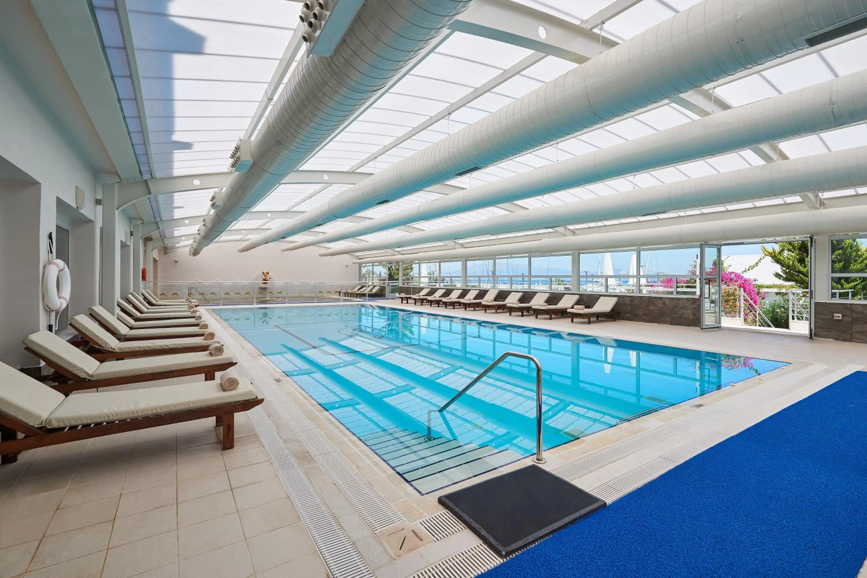 Swimming pool in Altin Yunus Hotel & SPA - Çeşme