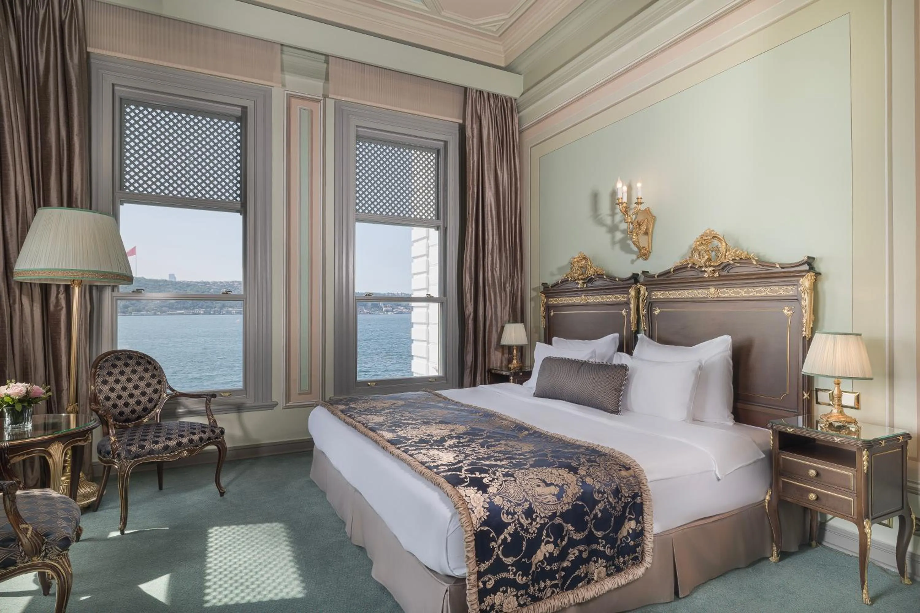 Bed in Bosphorus Palace Hotel