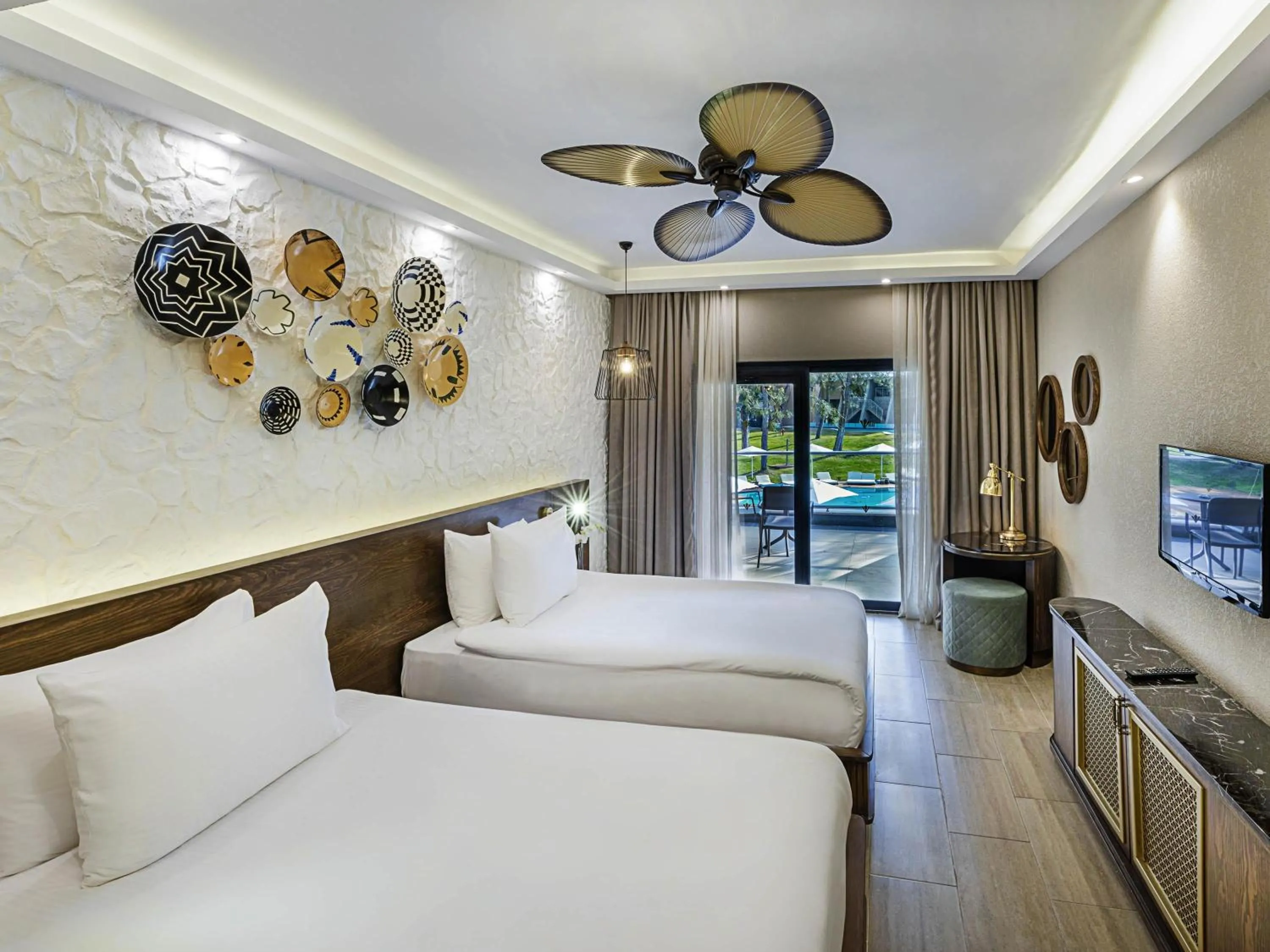 Bedroom, Bed in Rixos Sungate - The Land of Legends Access