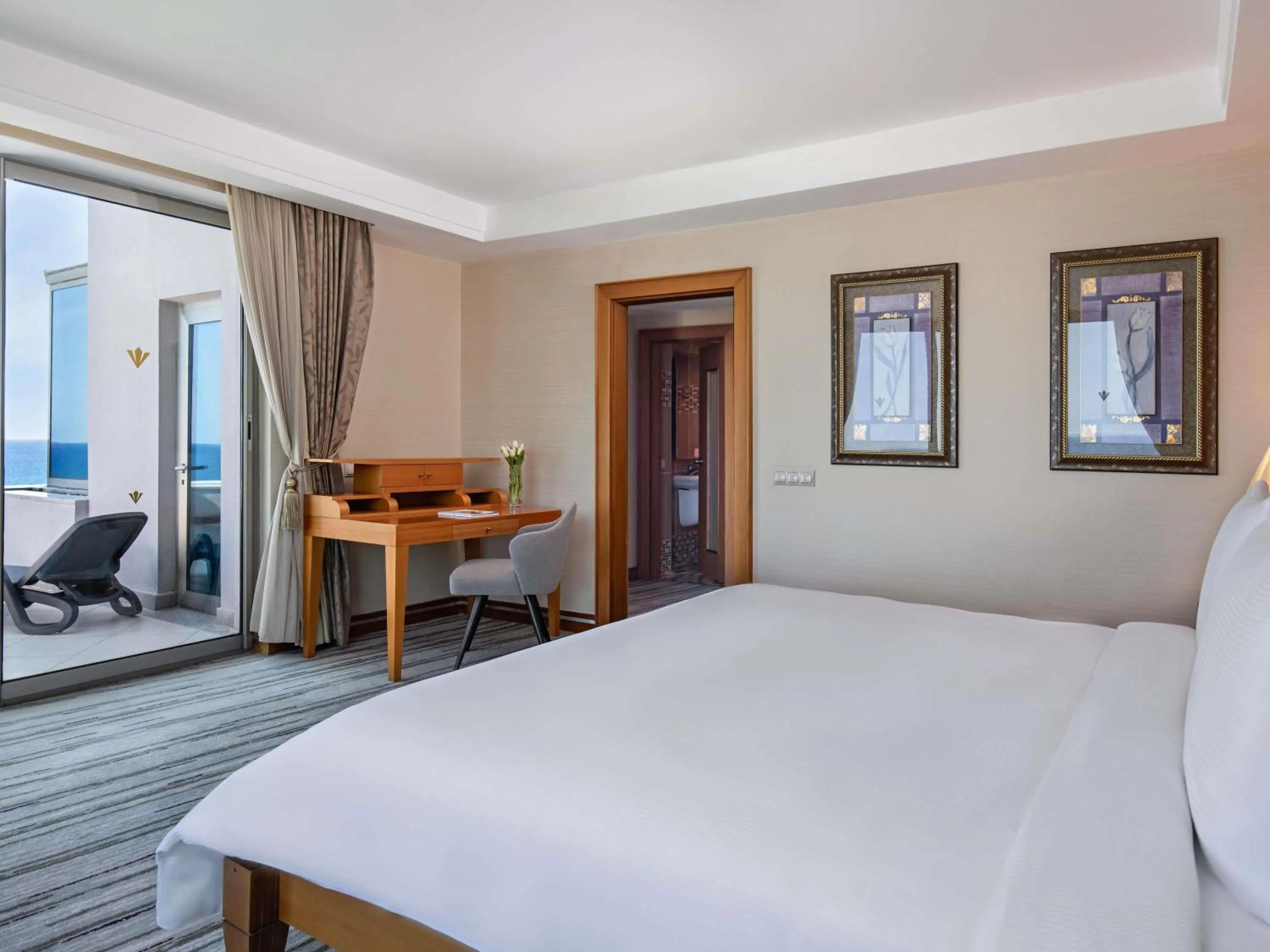 Bedroom, Bed in Rixos Sungate - The Land of Legends Access