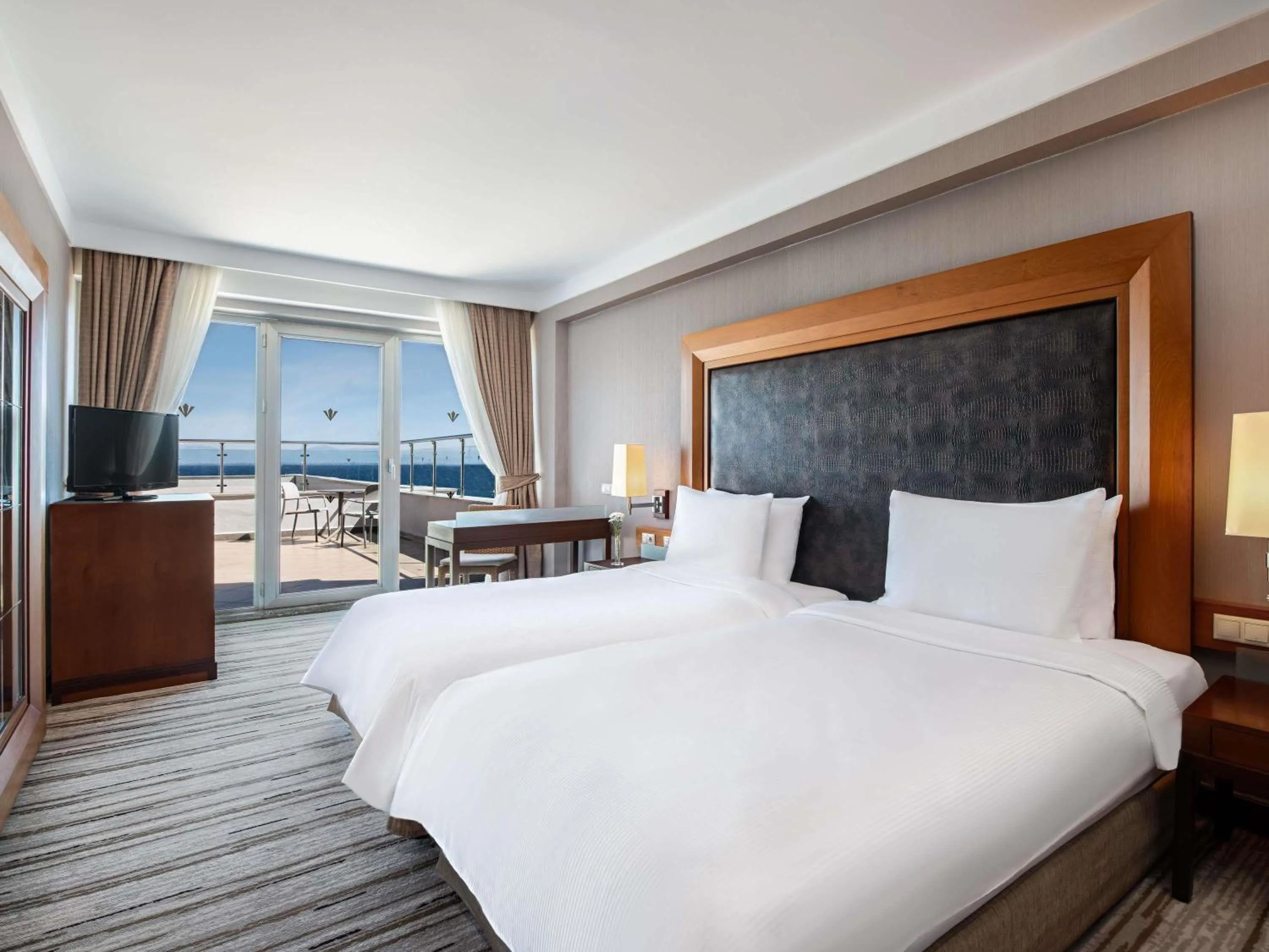 Bedroom, Bed in Rixos Sungate - The Land of Legends Access