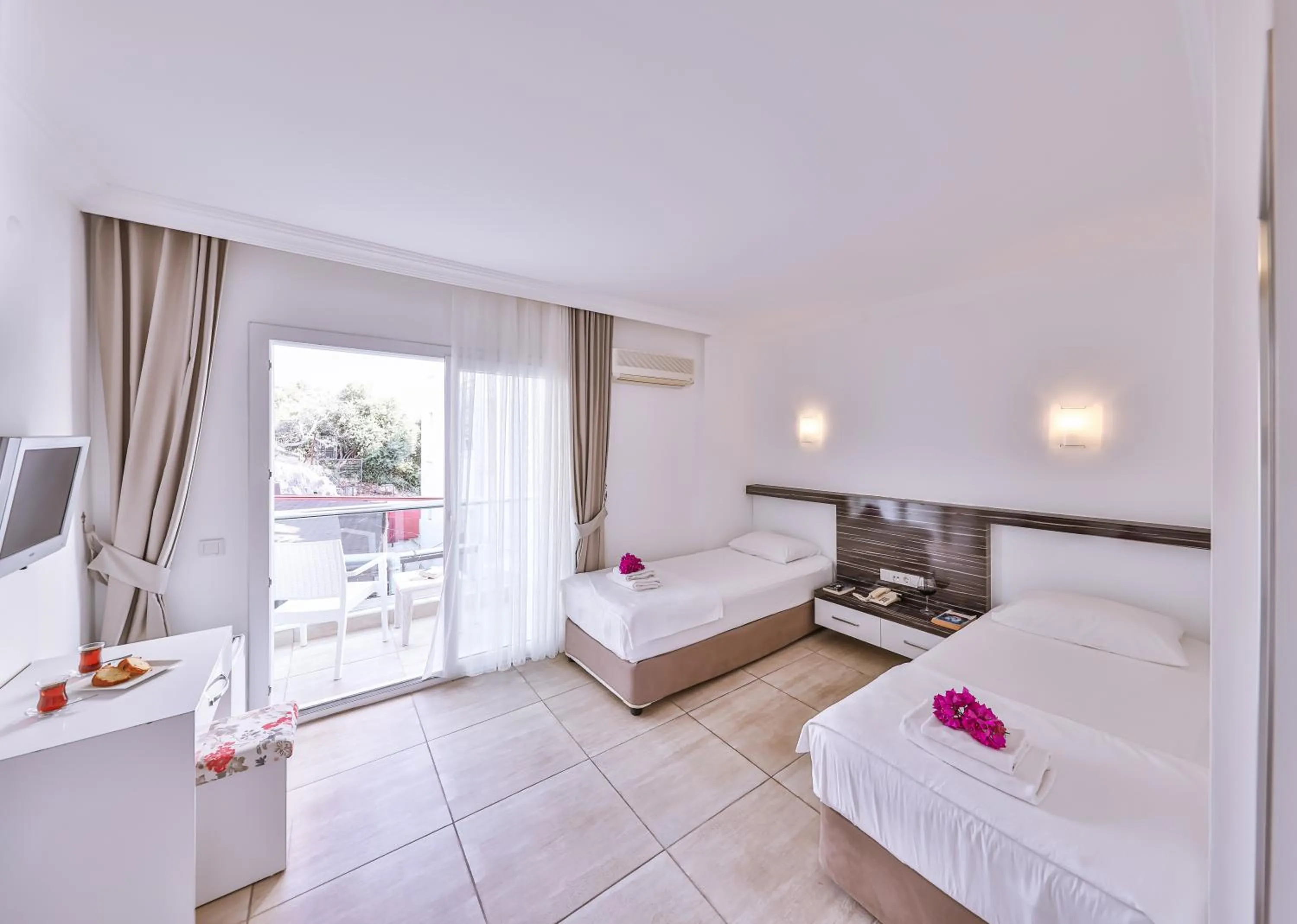 Photo of the whole room, Bed in Belinda Hotel