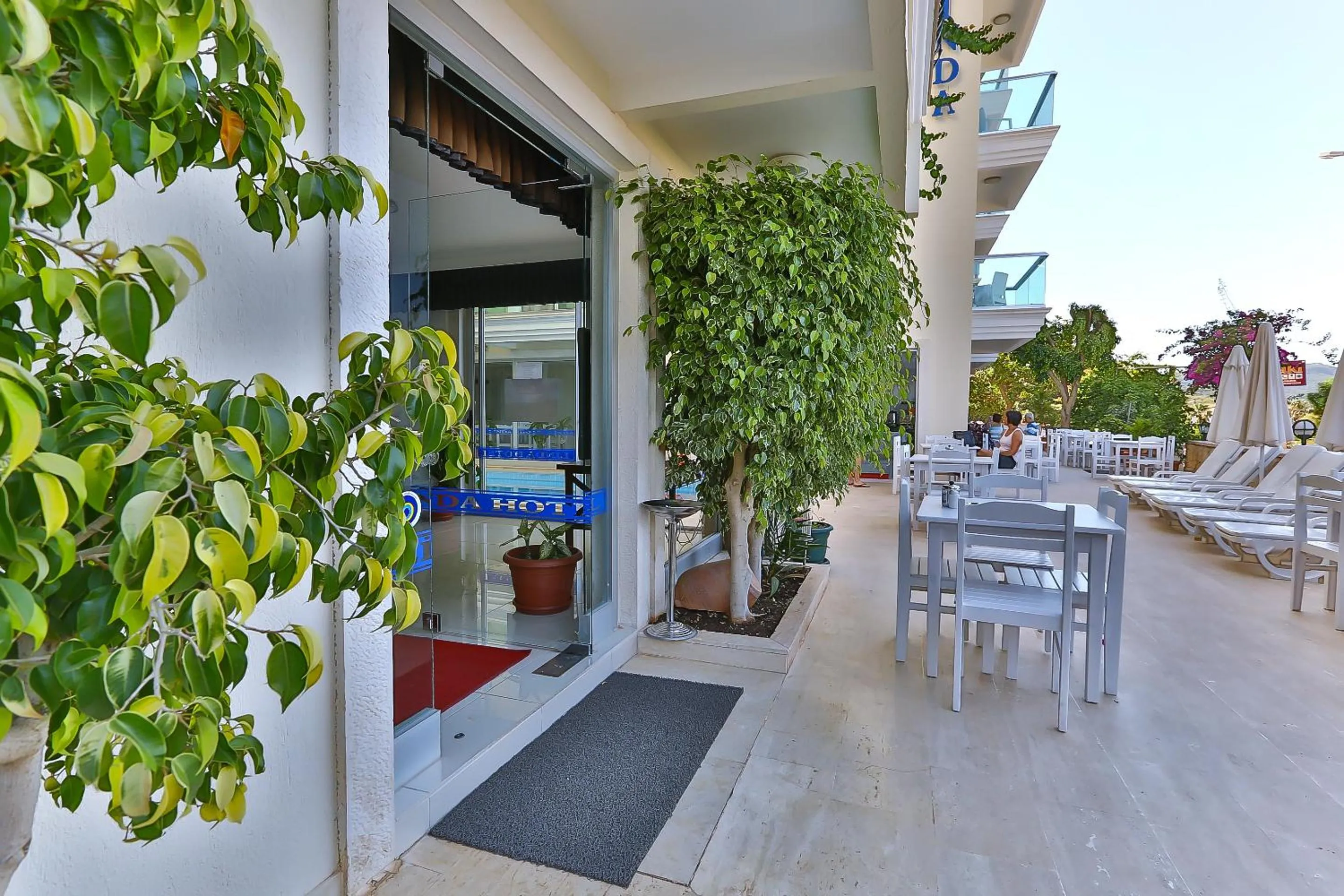 Facade/entrance in Belinda Hotel