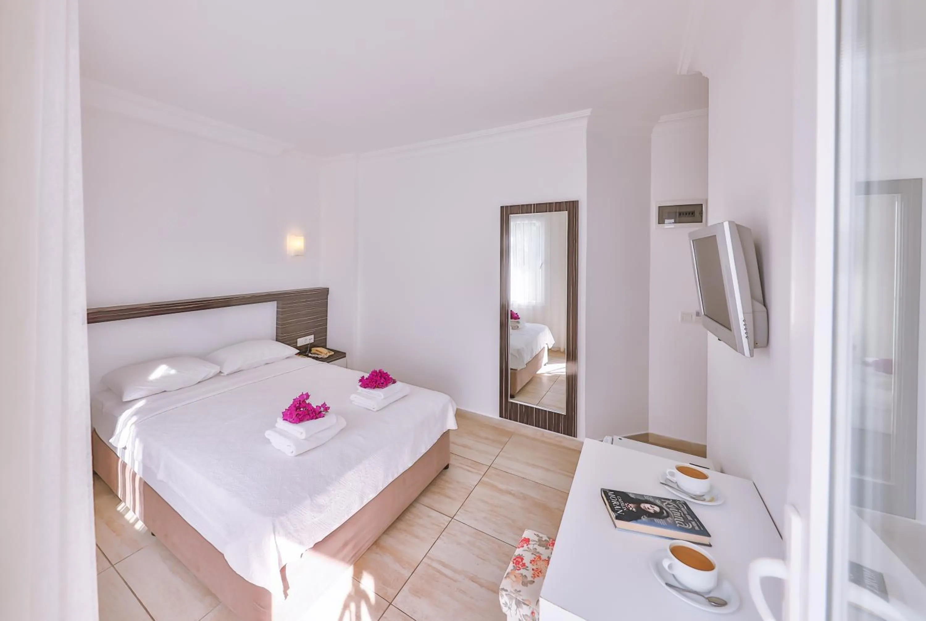 Photo of the whole room, Bed in Belinda Hotel