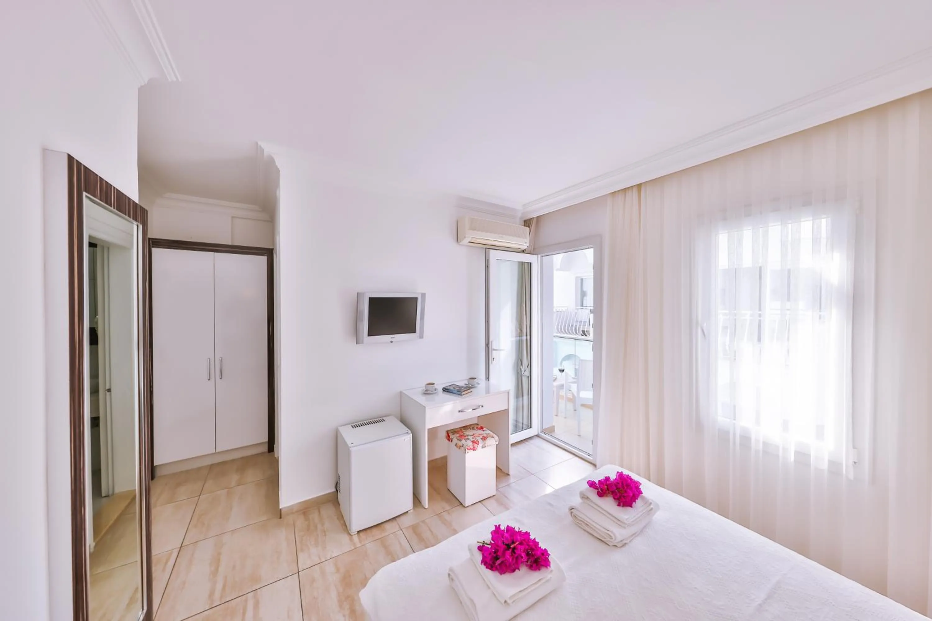 Photo of the whole room, Bed in Belinda Hotel