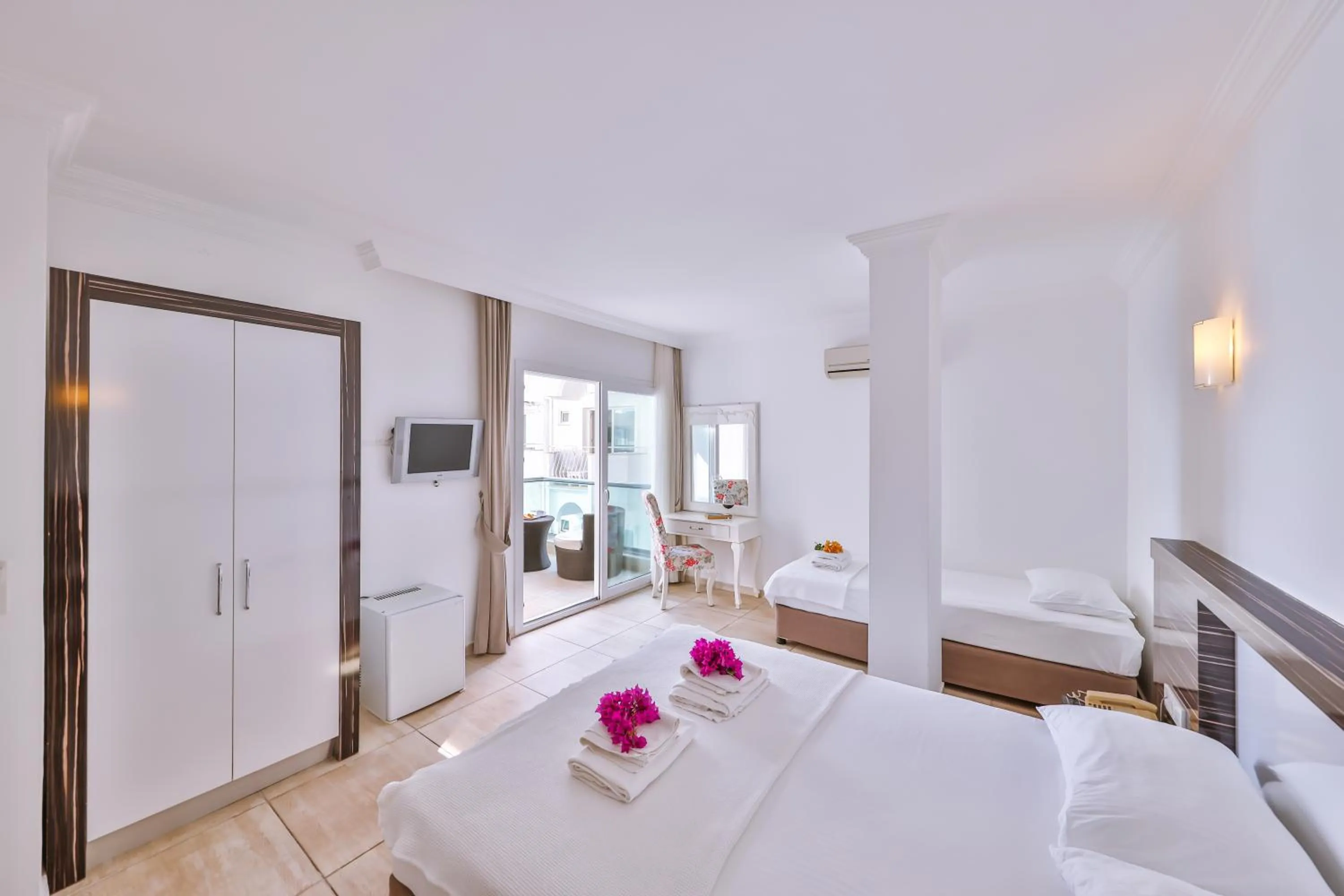 Photo of the whole room, Bed in Belinda Hotel