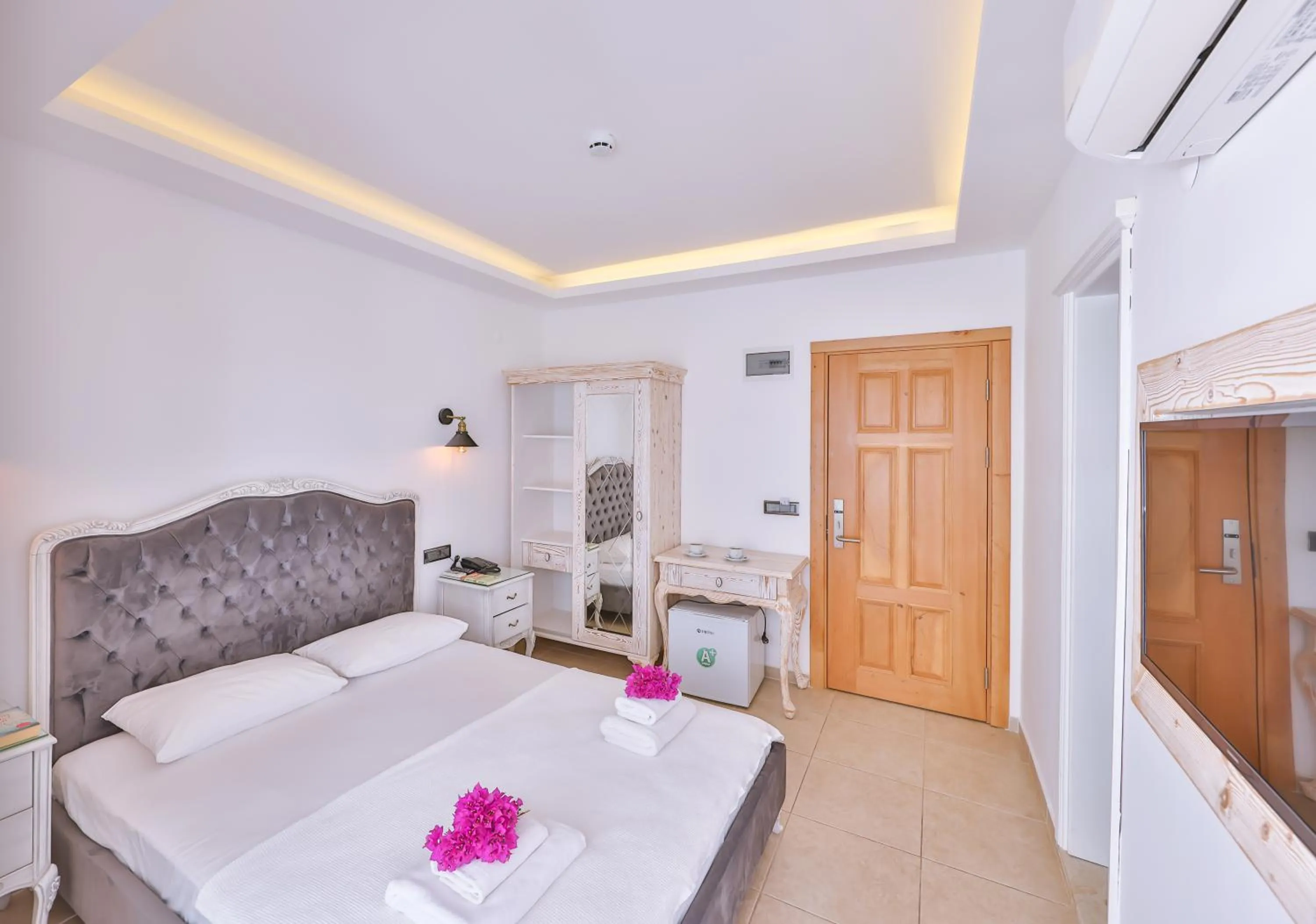 Photo of the whole room, Bed in Belinda Hotel