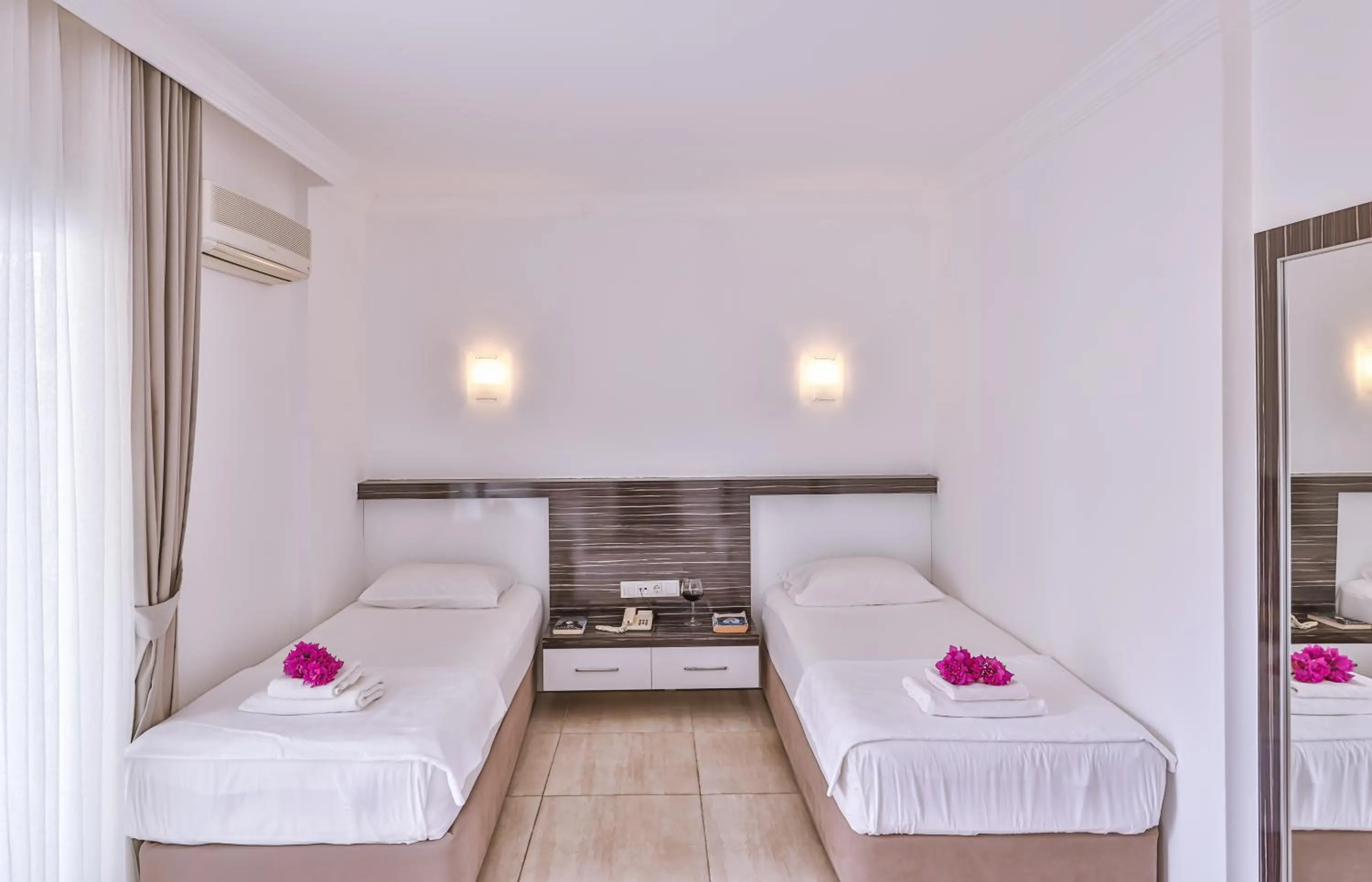 Photo of the whole room, Bed in Belinda Hotel