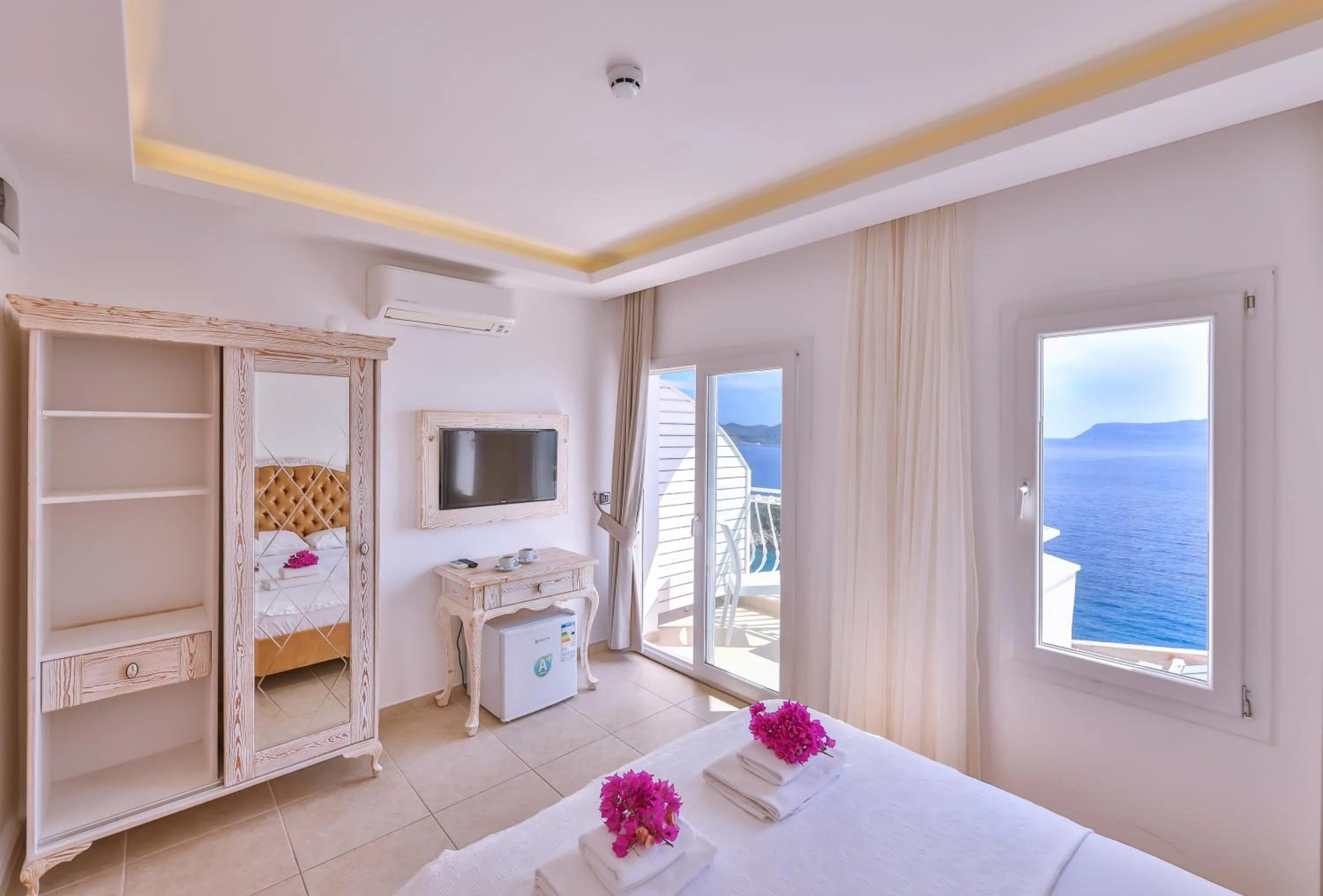 Photo of the whole room, Bed in Belinda Hotel