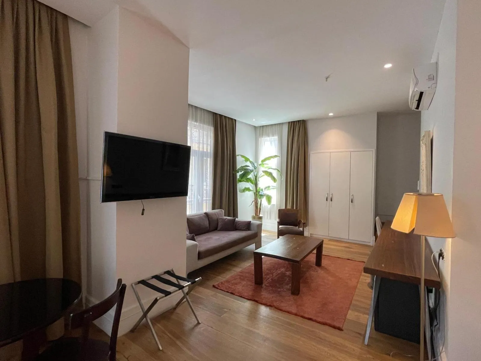 TV and multimedia in Misafir Suites 8 Istanbul