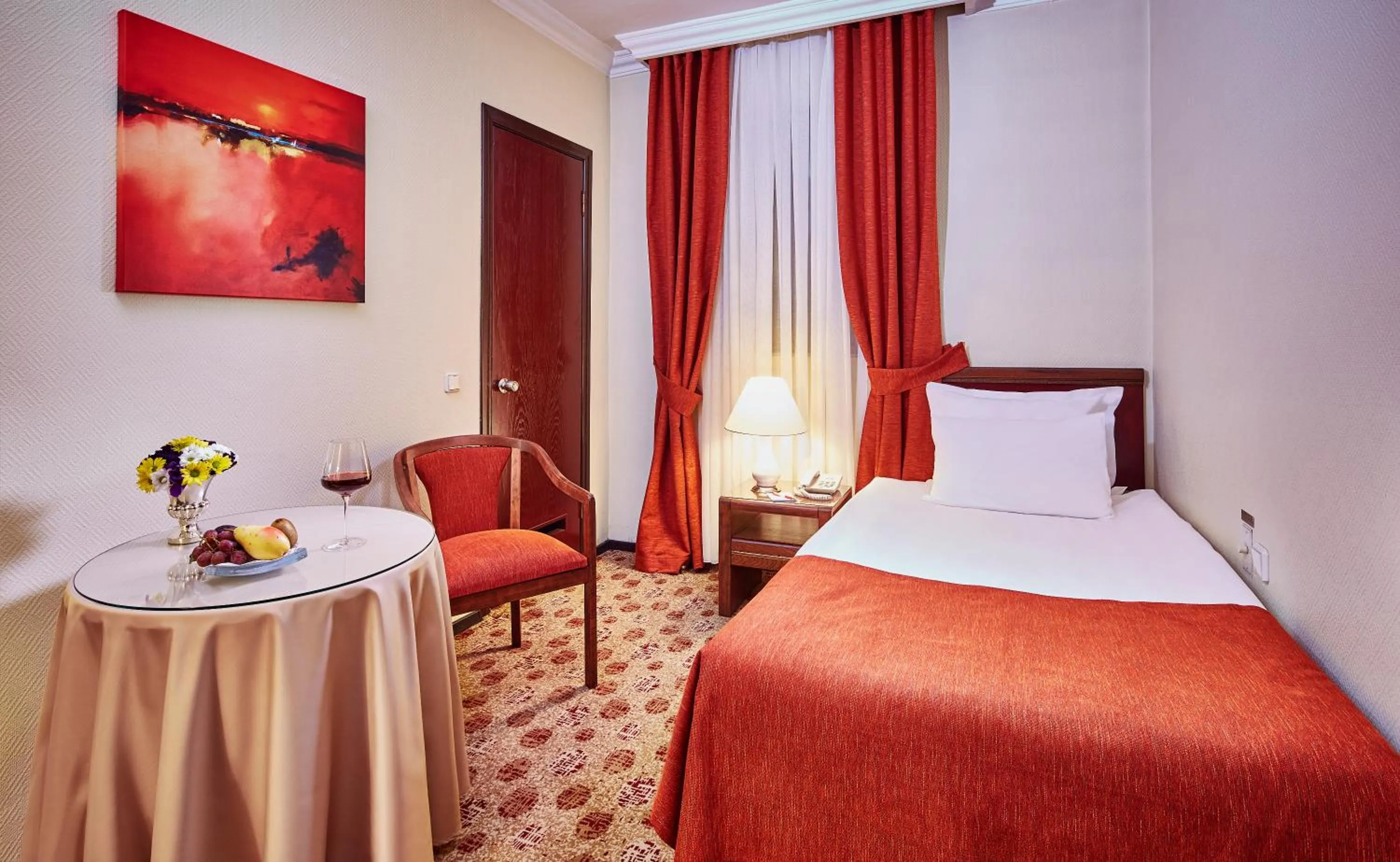 Budget Single Room in Güneş Hotel Merter