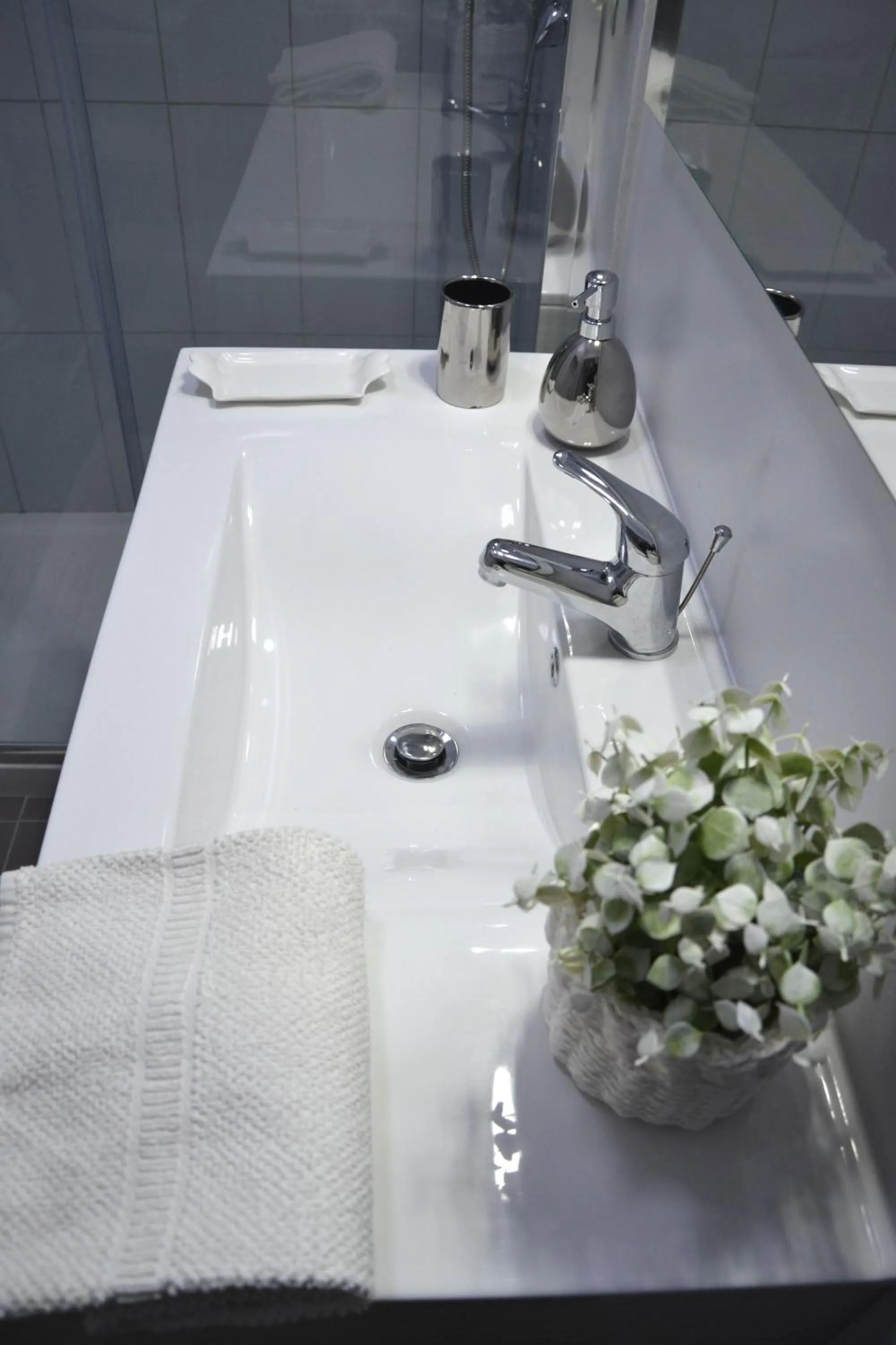 Shower in Altera Domus