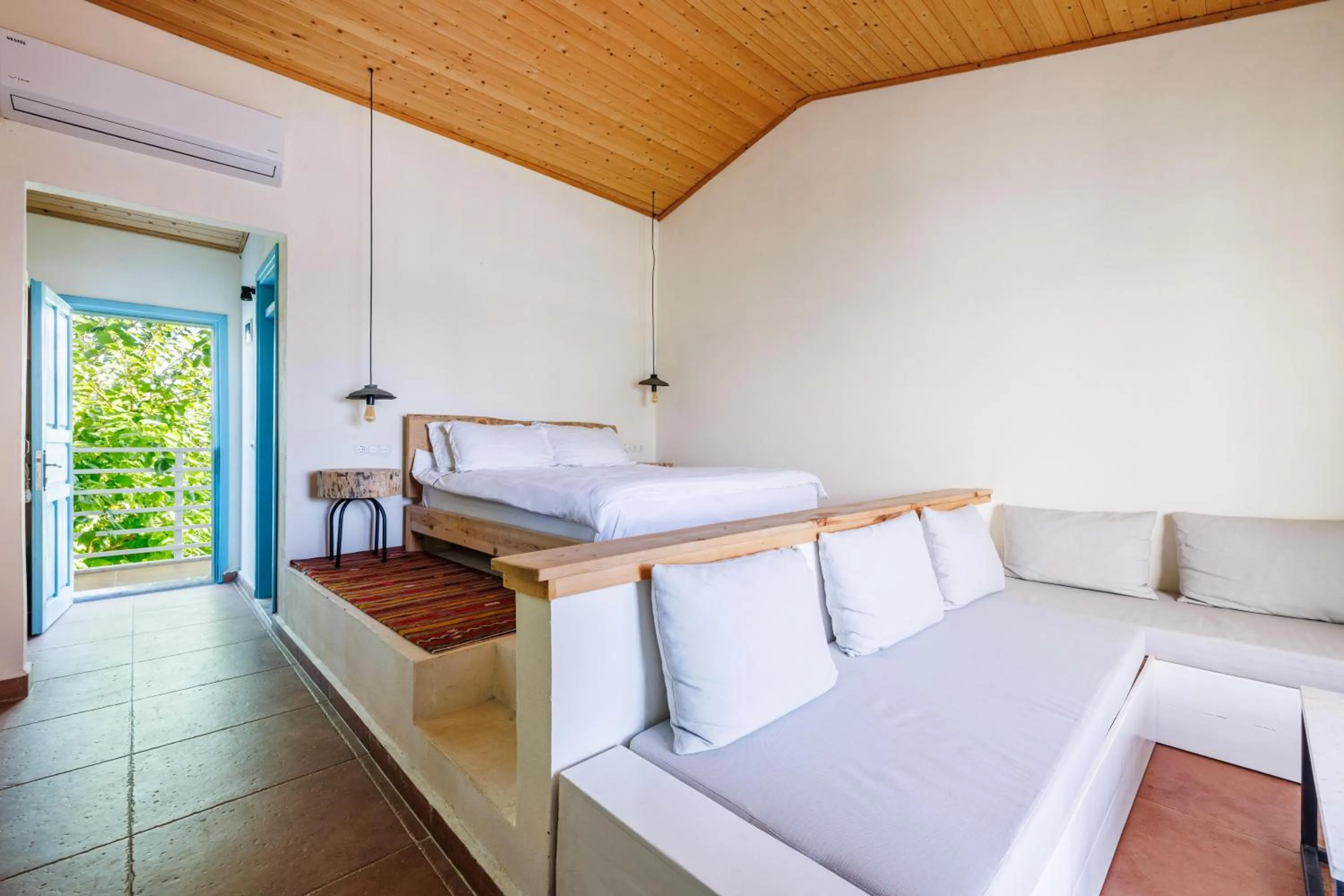 Photo of the whole room, Bed in Yonca Lodge