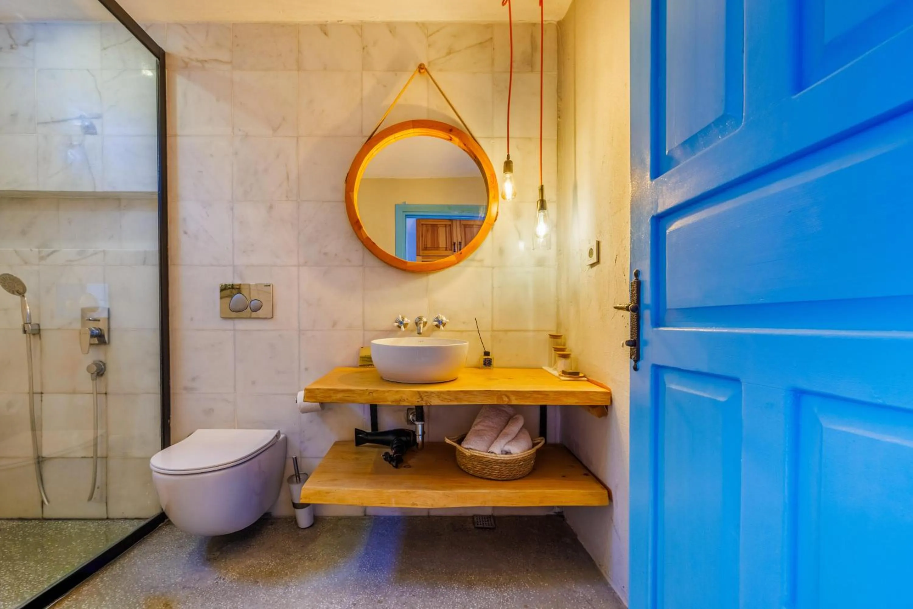 Bathroom in Yonca Lodge