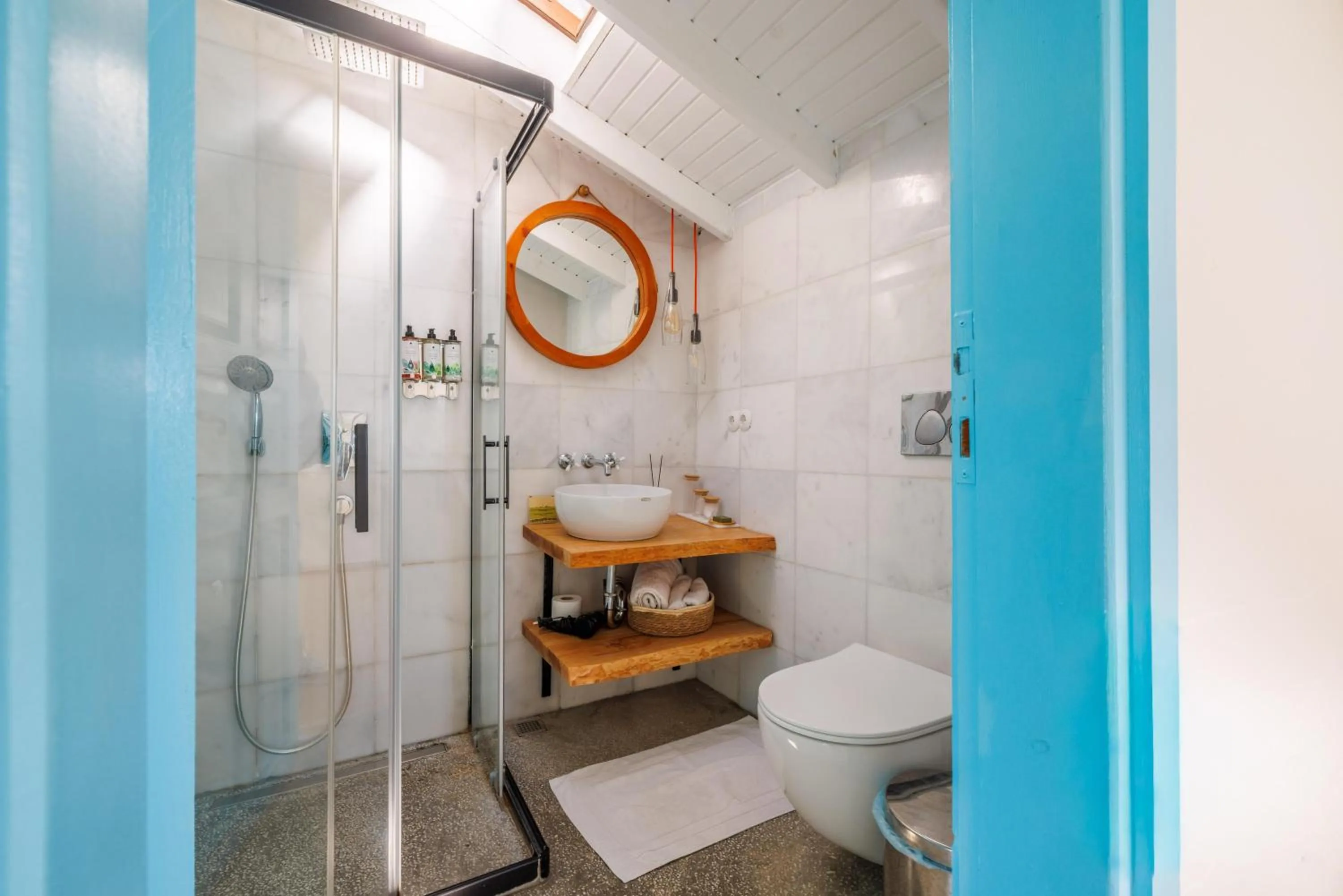 Bathroom in Yonca Lodge