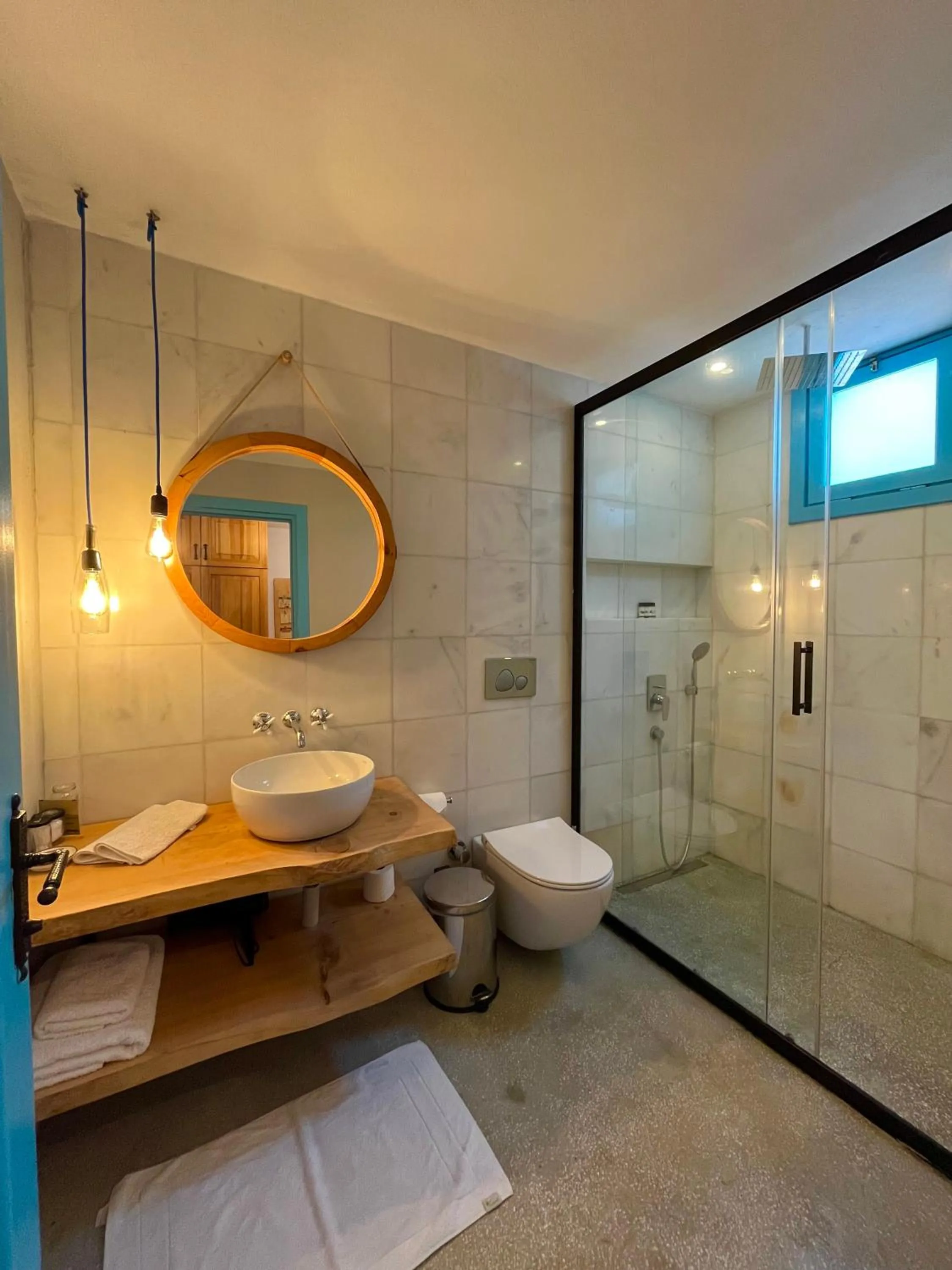 Bathroom in Yonca Lodge