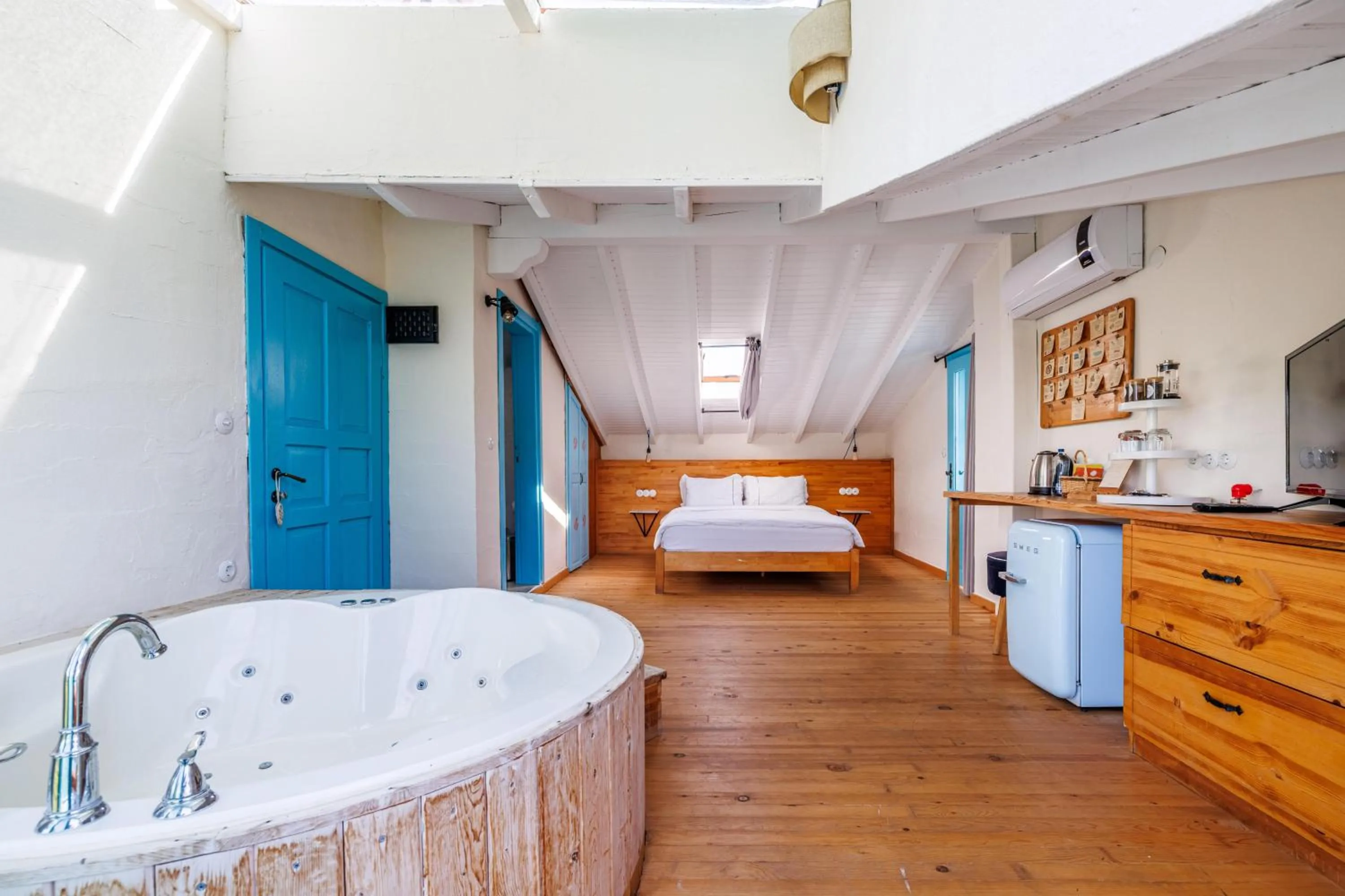 Bathroom, Bed in Yonca Lodge