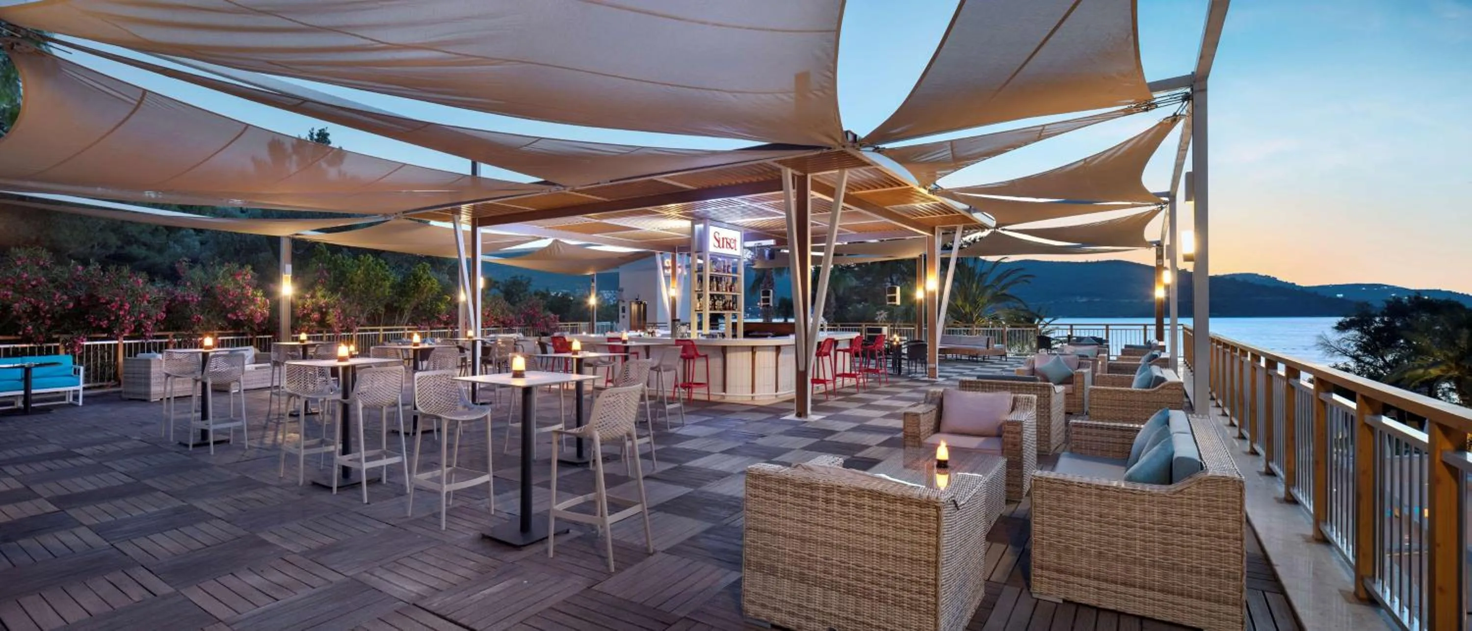 Lounge or bar in DoubleTree by Hilton Bodrum Isil Club Ultra All-Inclusive Resort