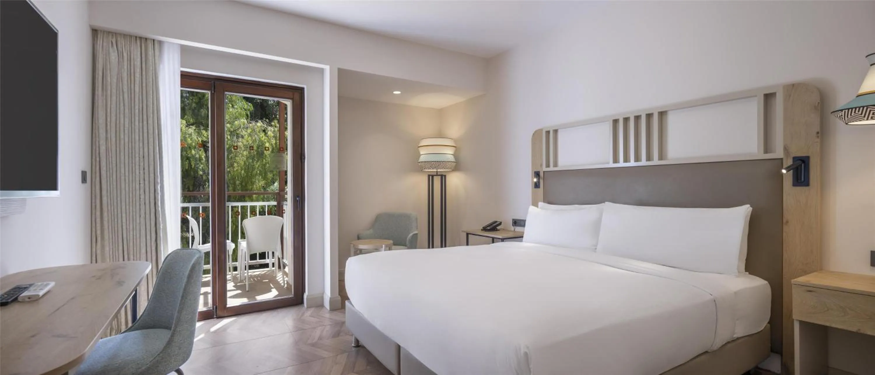 Bedroom, Bed in DoubleTree by Hilton Bodrum Isil Club Ultra All-Inclusive Resort