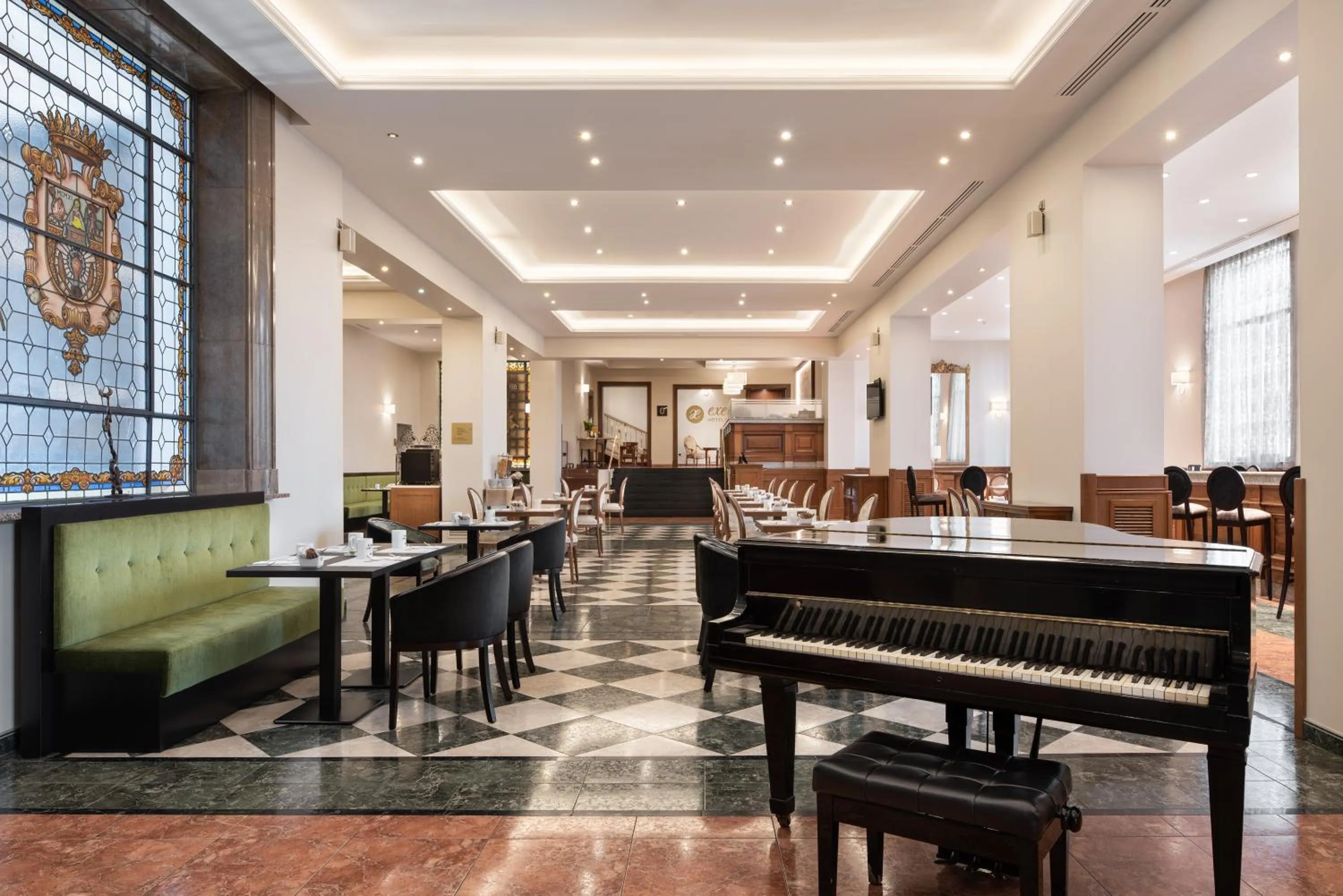 Restaurant/places to eat in Exe Alfonso VIII