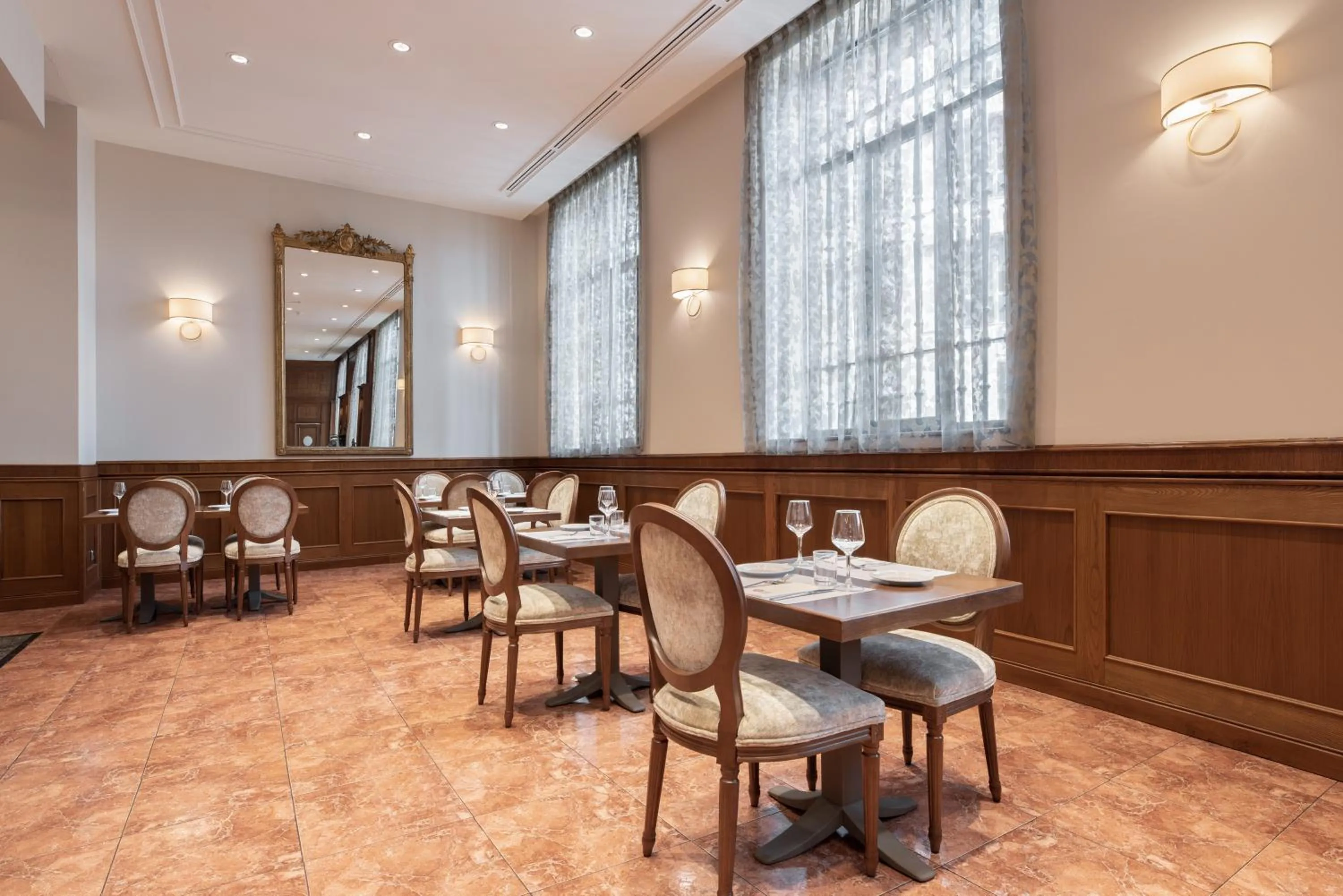 Restaurant/places to eat in Exe Alfonso VIII