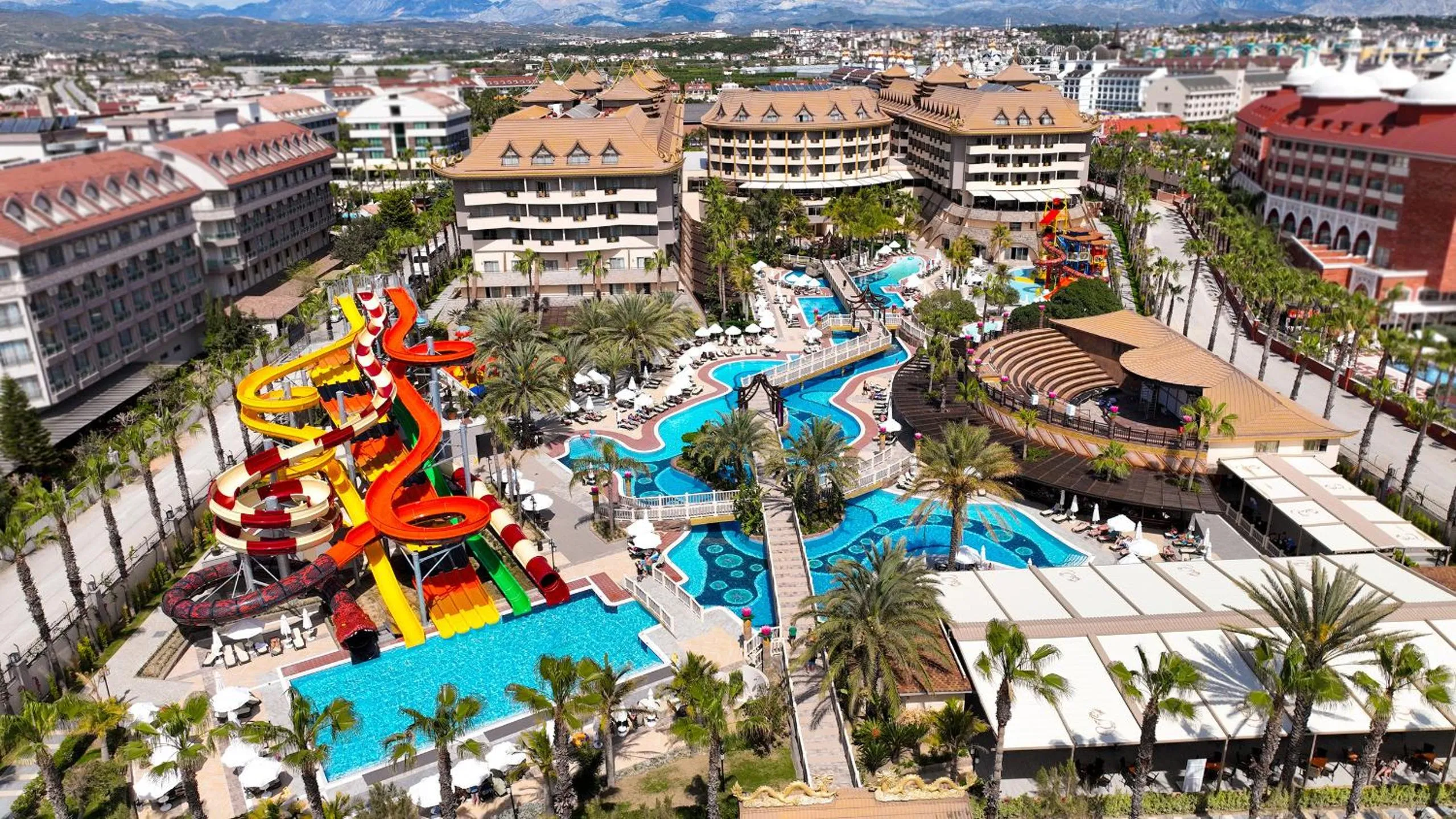 Property building in Royal Dragon Hotel