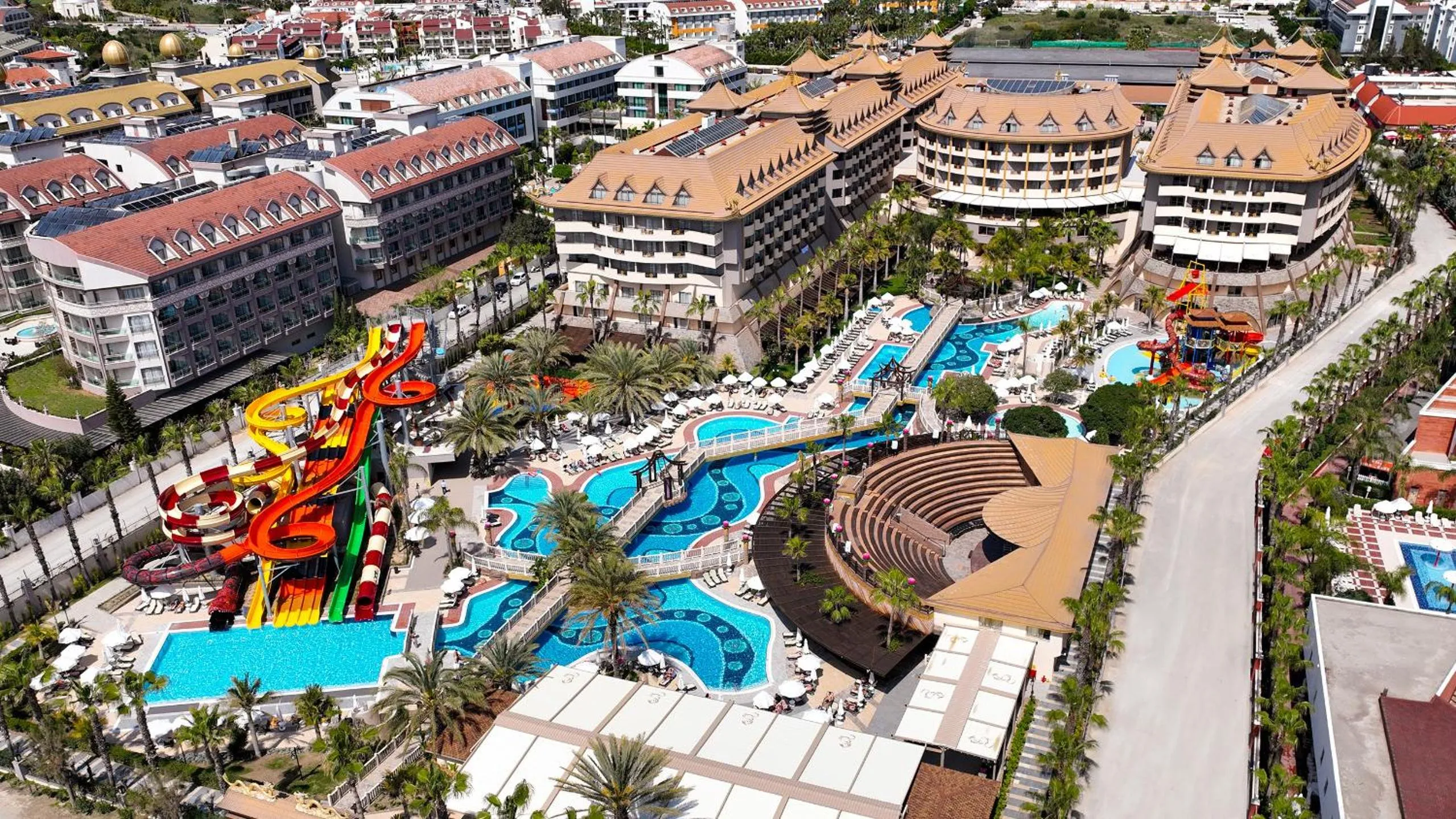 Property building in Royal Dragon Hotel