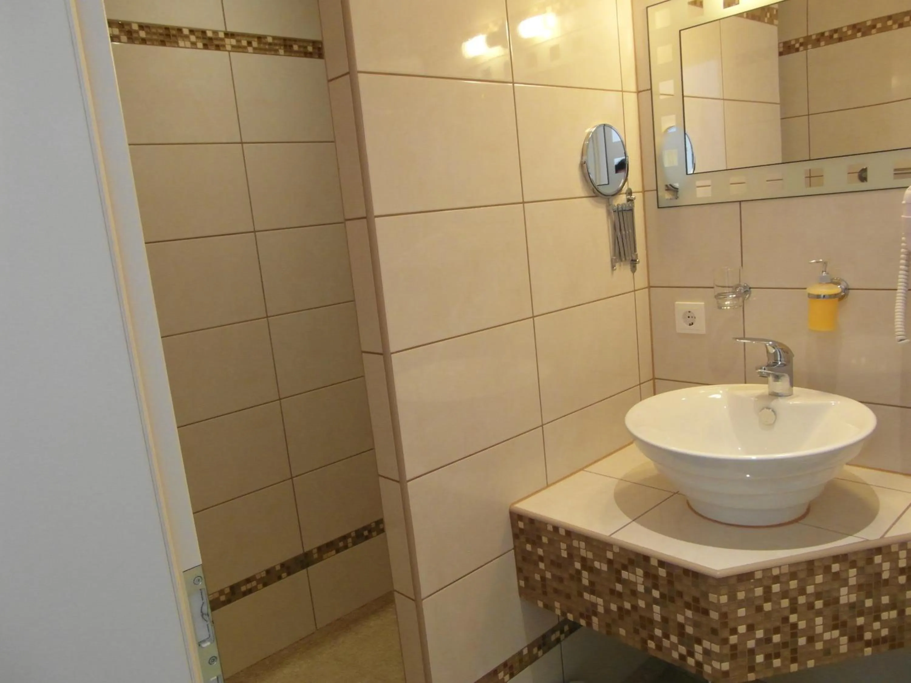 Bathroom in Hotel Am Donaubogen