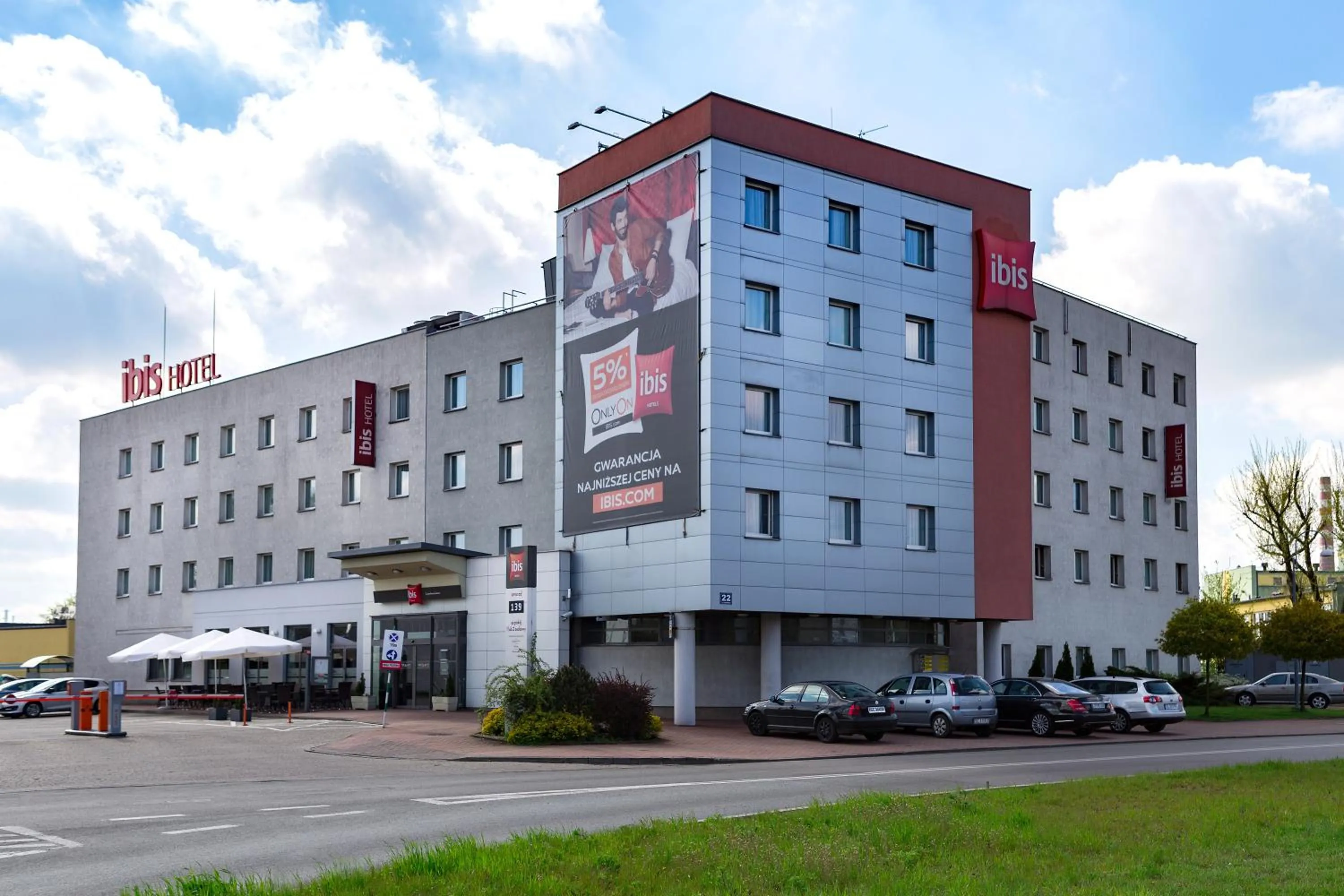 Facade/entrance in Ibis Częstochowa