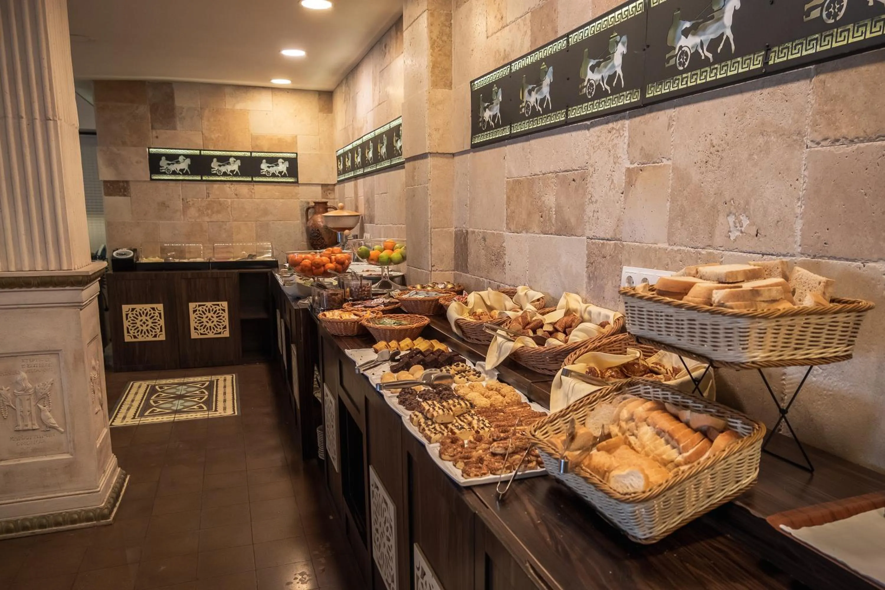 Restaurant/places to eat in Buyuk Truva Hotel