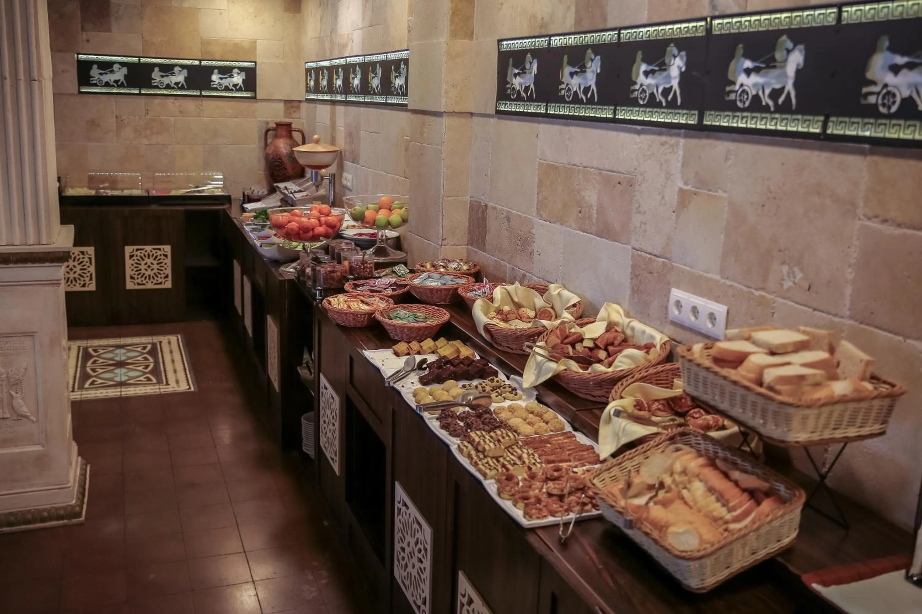 Restaurant/places to eat in Buyuk Truva Hotel