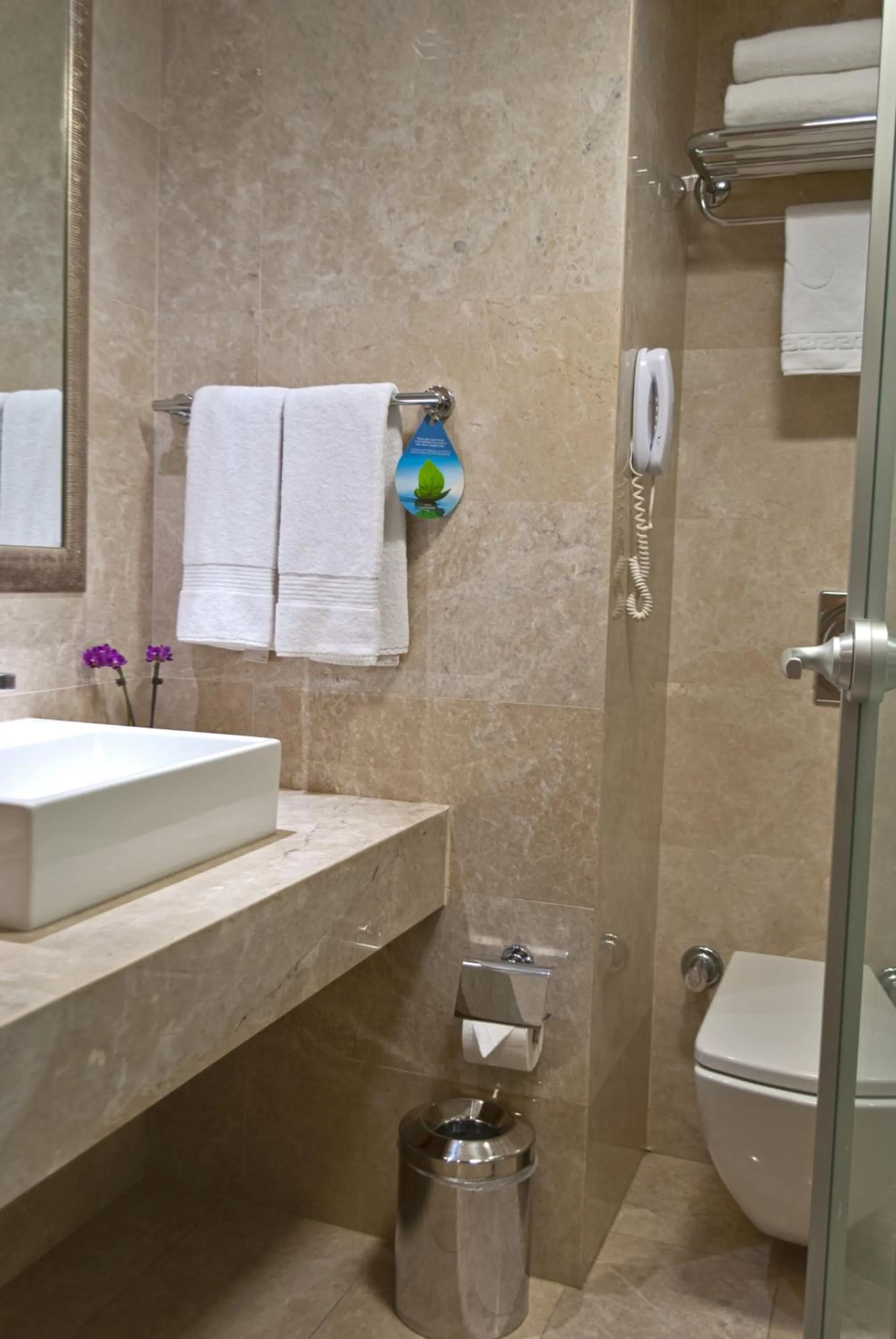 Bathroom in Lamartine Hotel