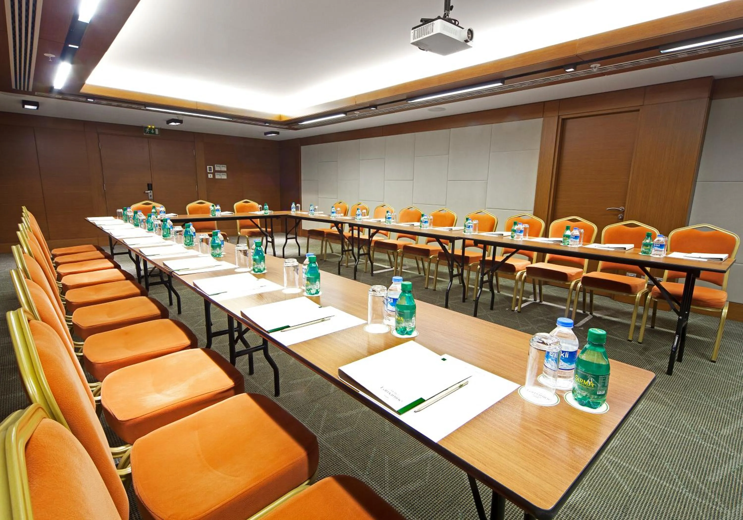 Business facilities in Lamartine Hotel