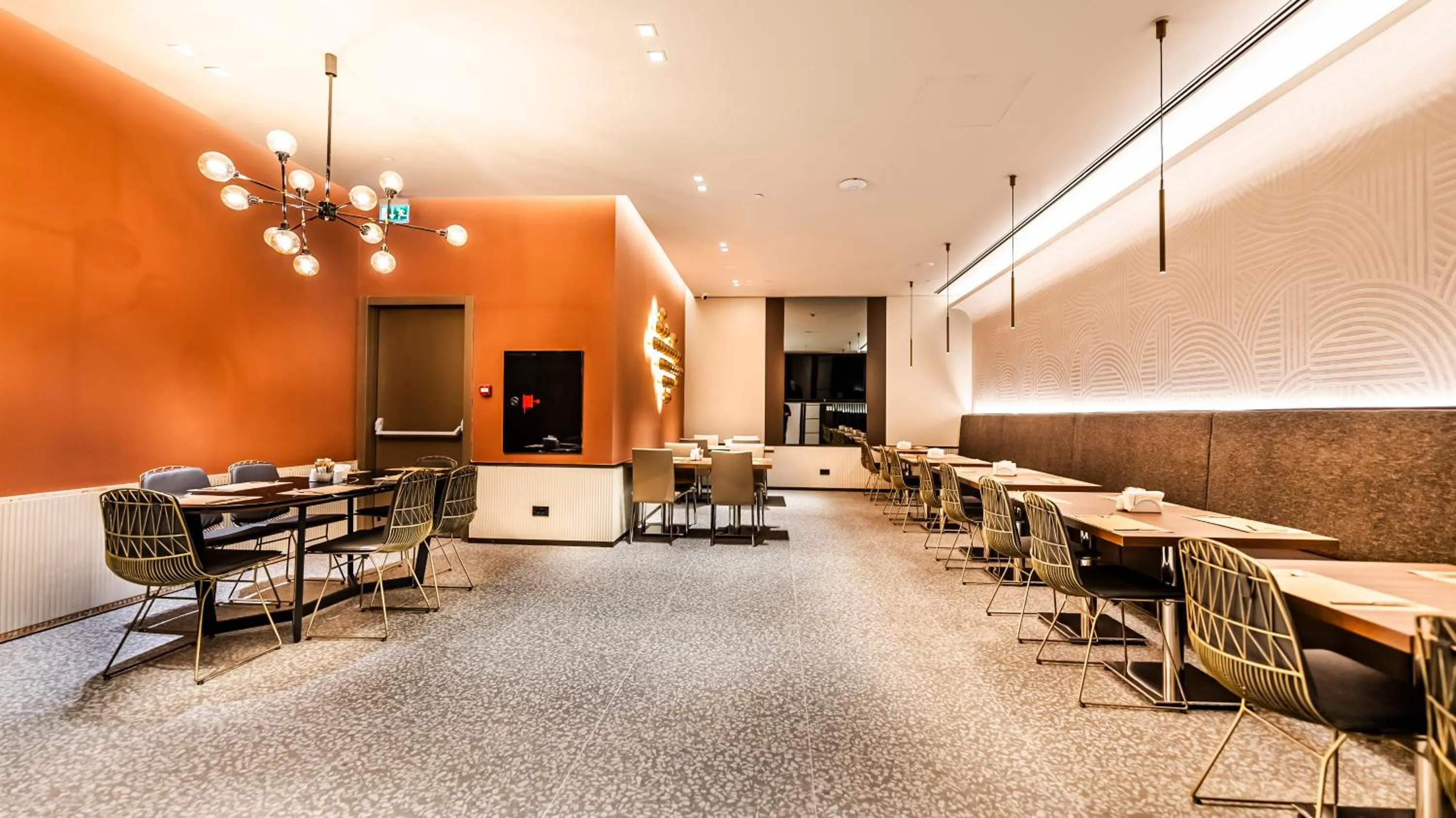 Restaurant/places to eat in Lamartine Hotel