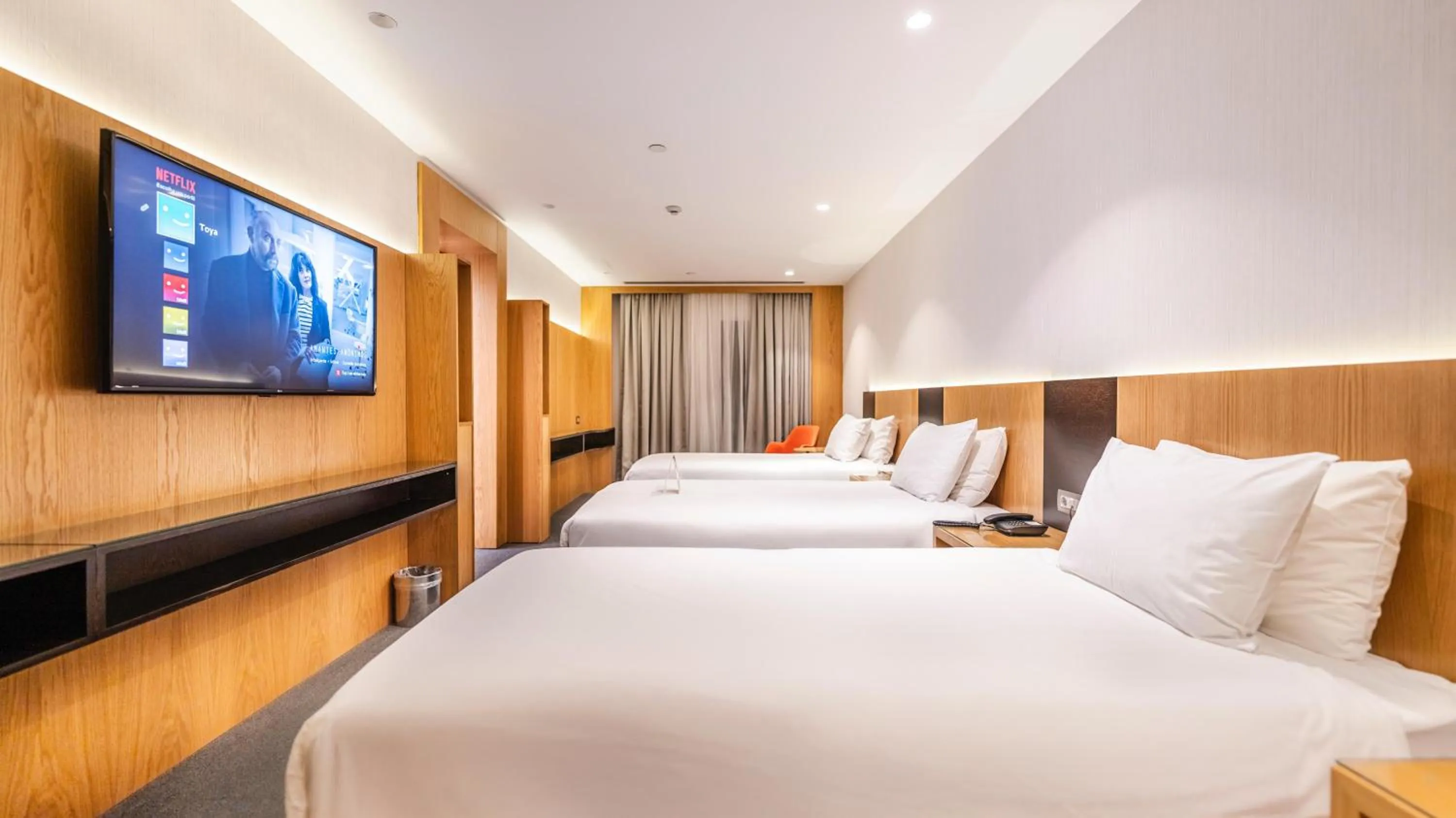 Bed in Lamartine Hotel