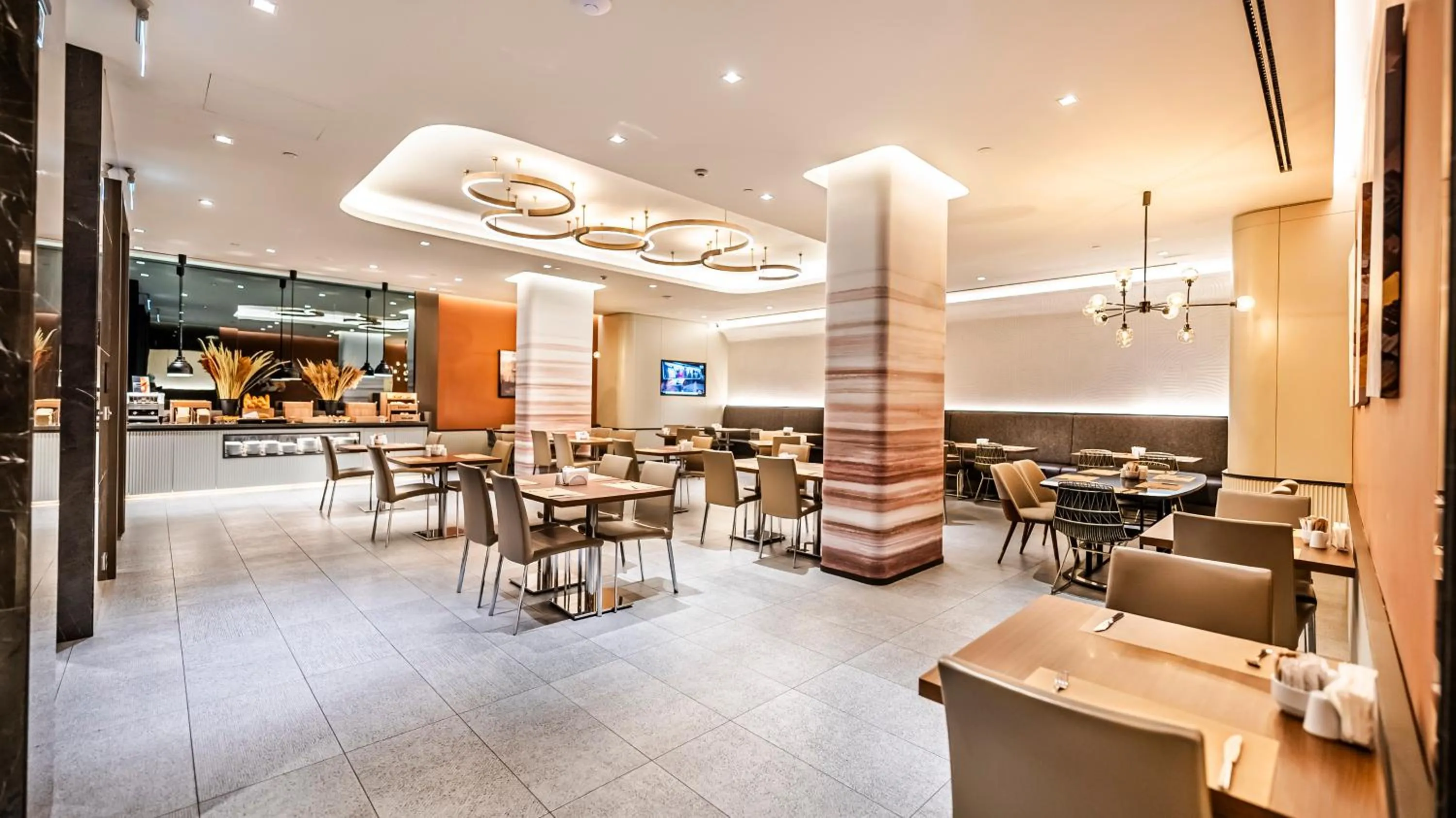 Restaurant/places to eat in Lamartine Hotel