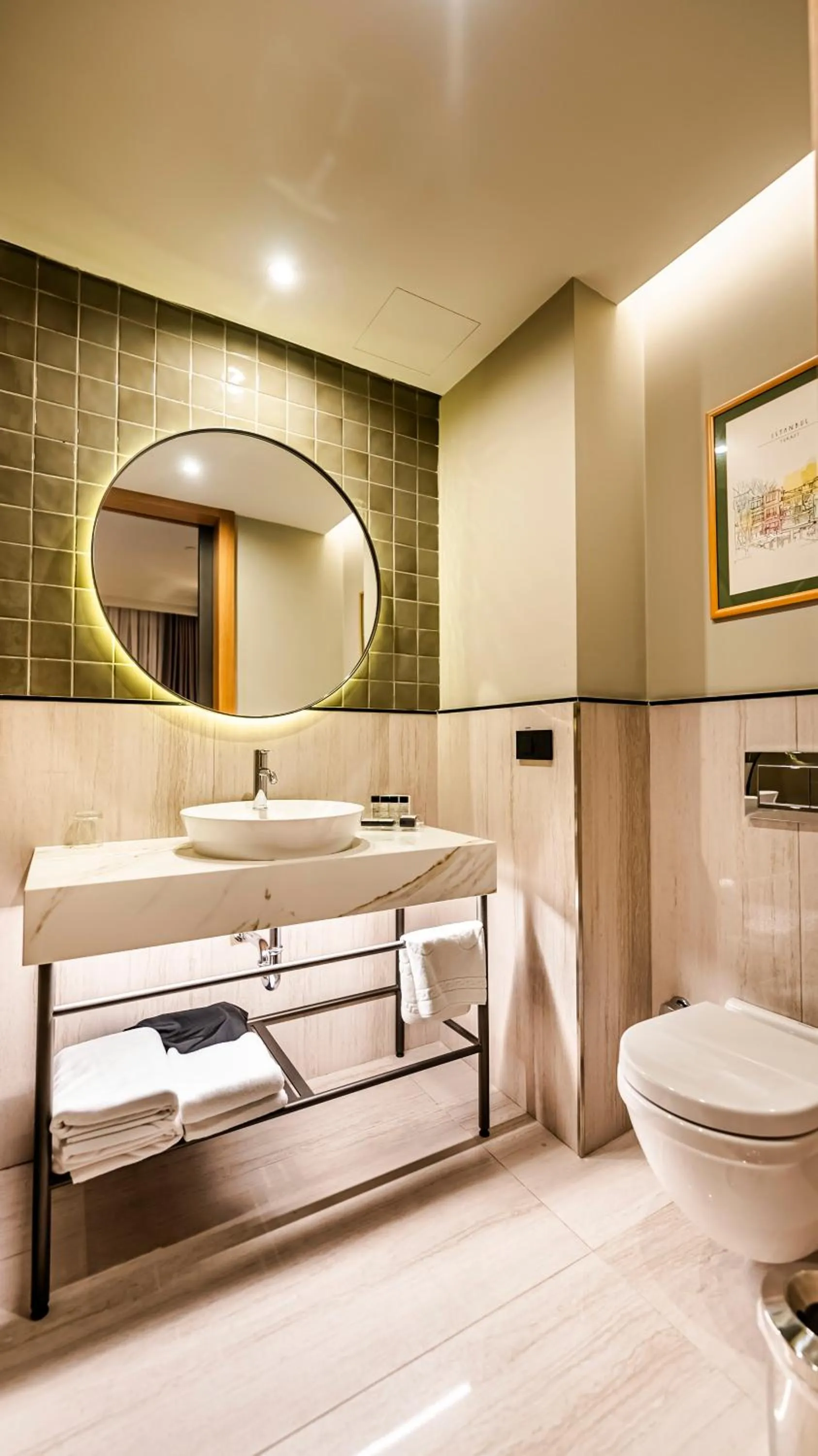 Bathroom in Lamartine Hotel