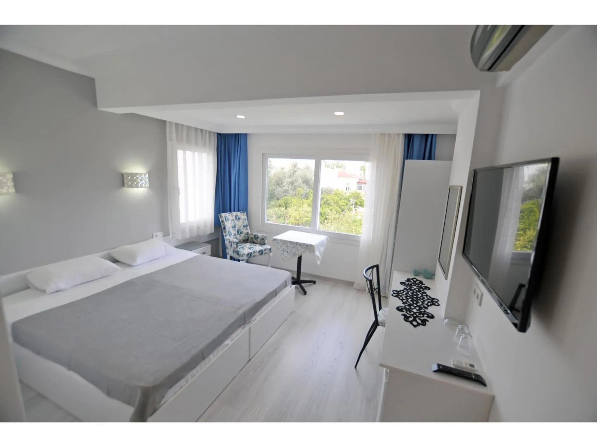 Photo of the whole room, Bed in Artunc Hotel Bodrum