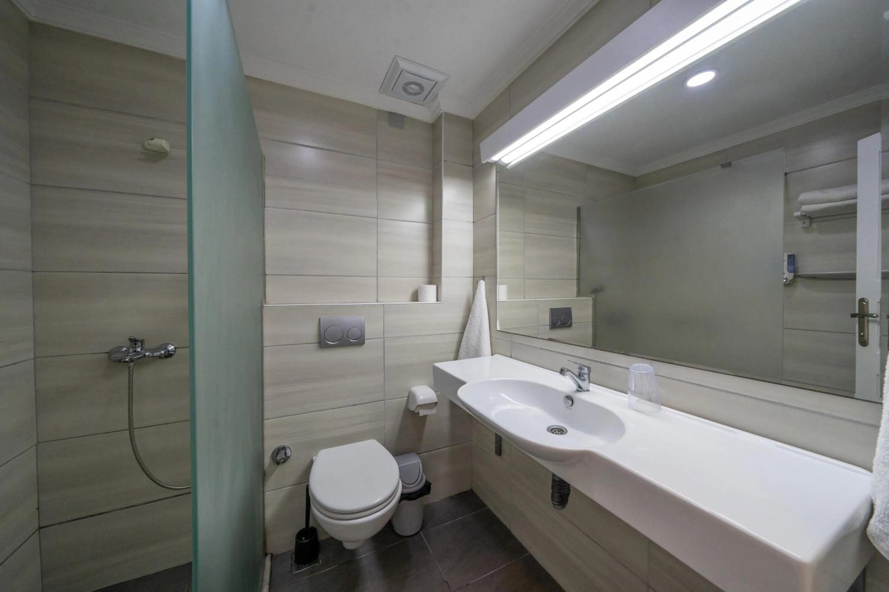 Shower in Artunc Hotel Bodrum