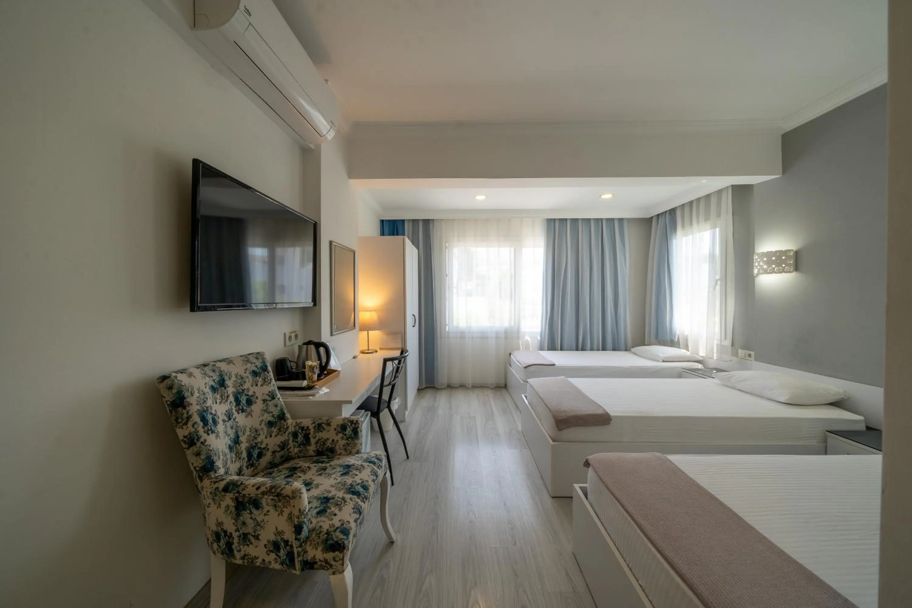 Photo of the whole room, Bed in Artunc Hotel Bodrum