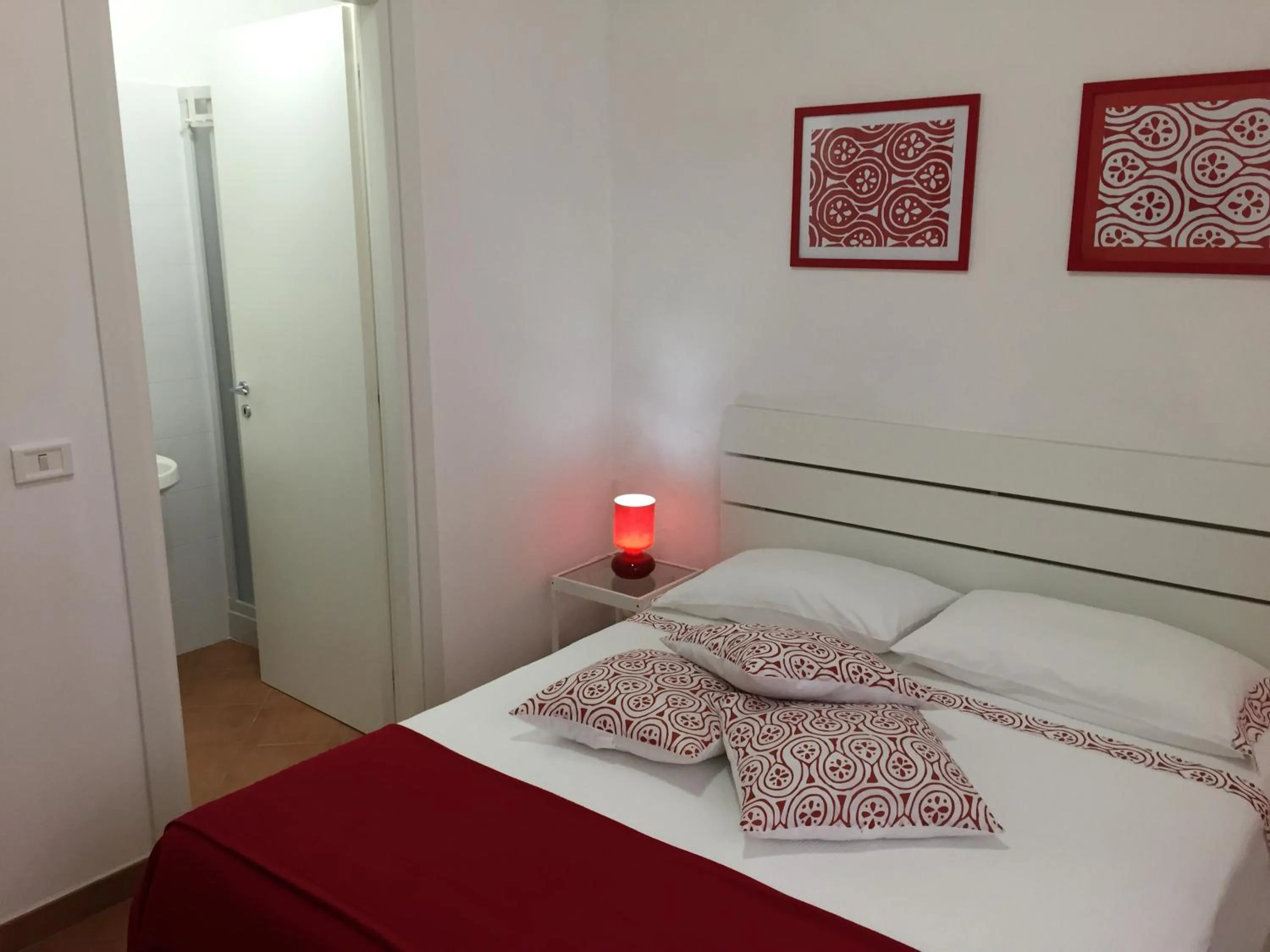 Bathroom, Bed in Villa Cenzina