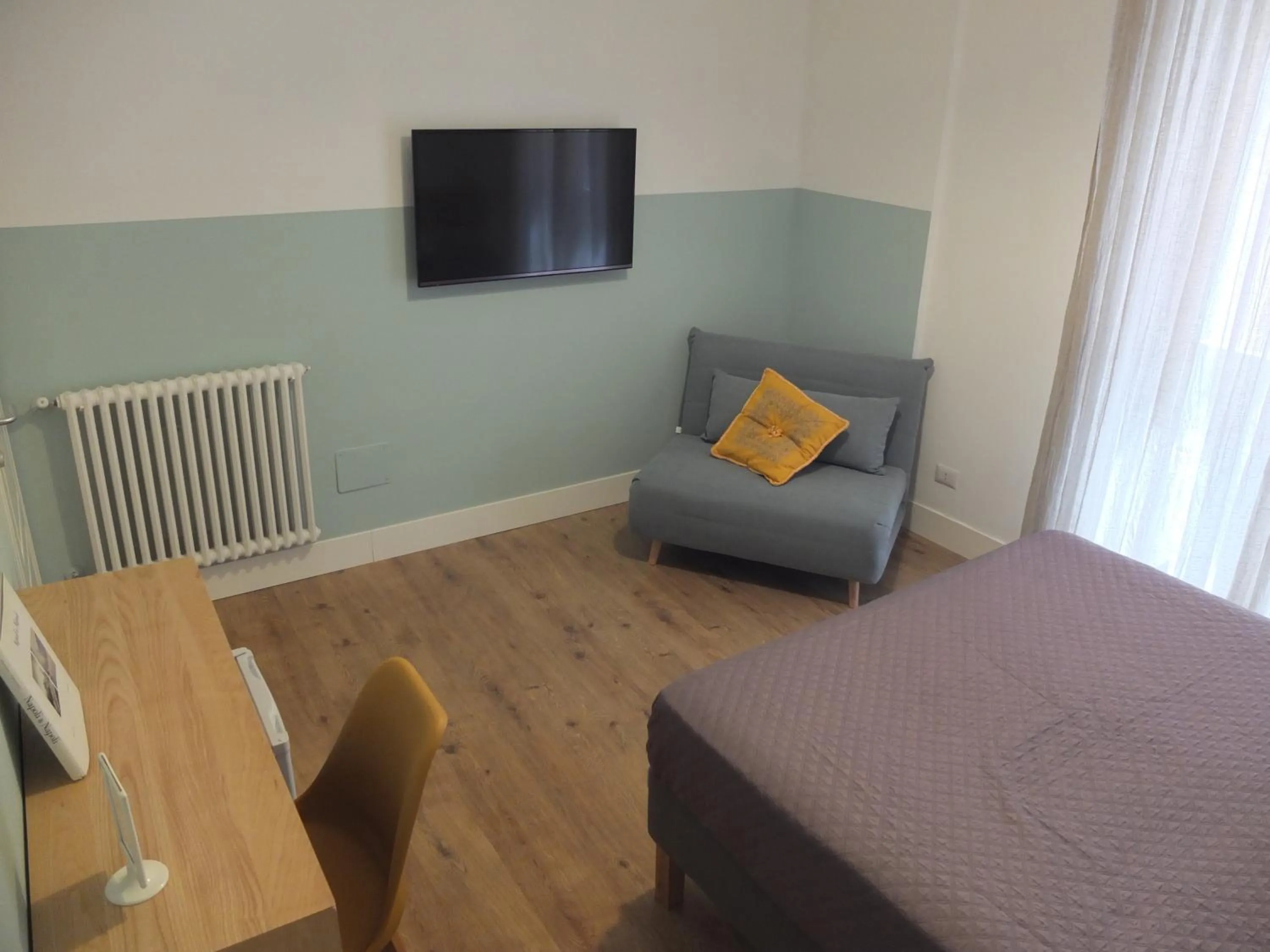 Photo of the whole room in Napoli Bonita b&b