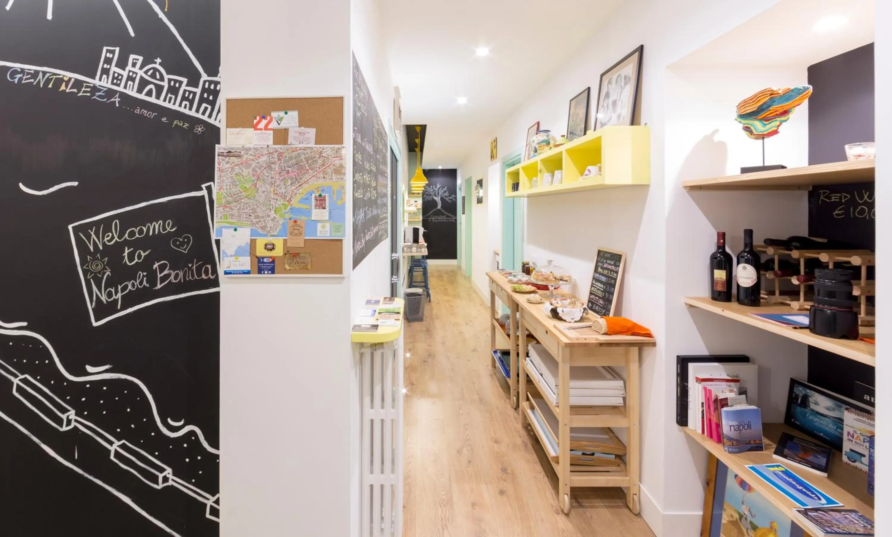 Lobby or reception in Napoli Bonita b&b