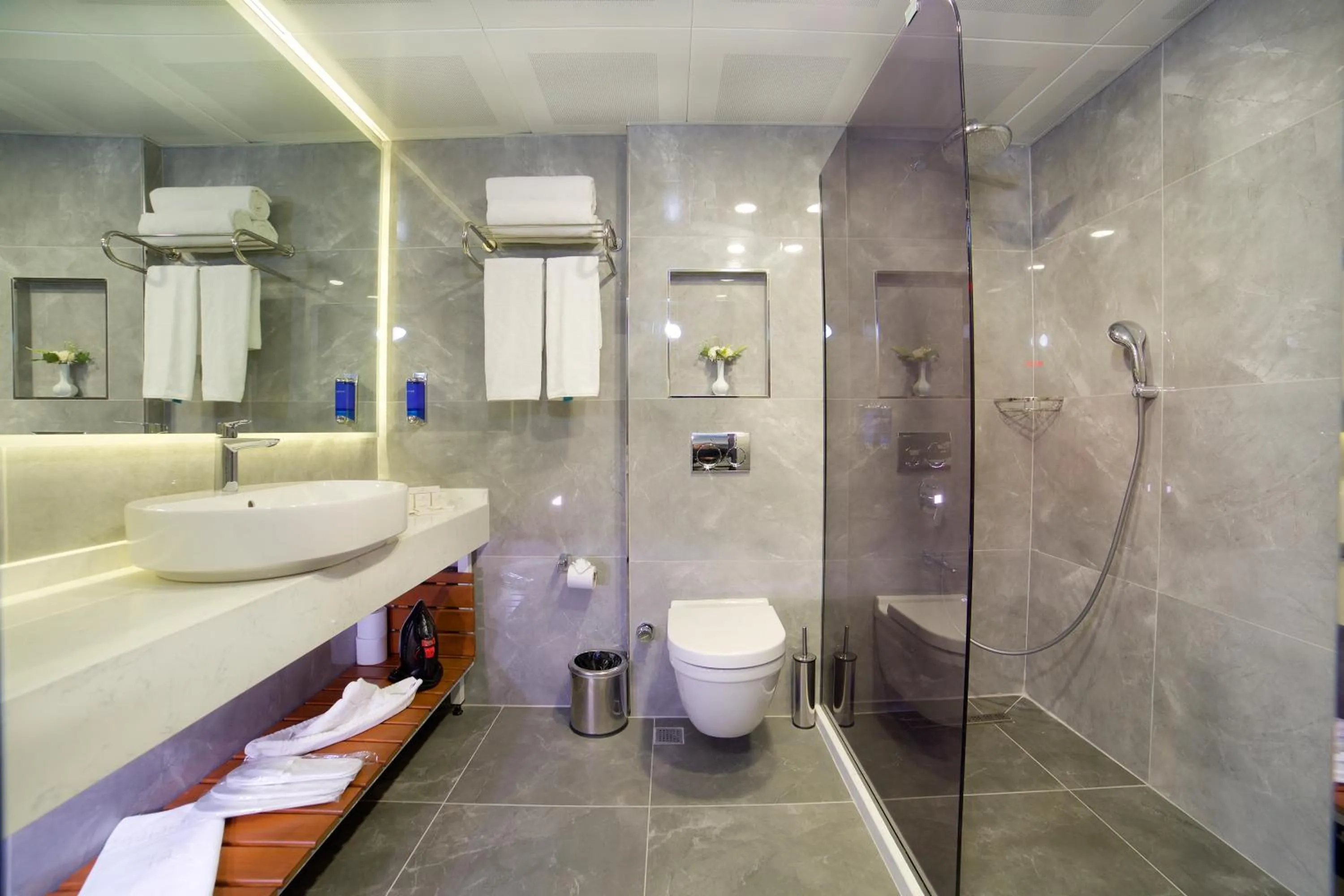 Shower in Hotel Bulvar Palas