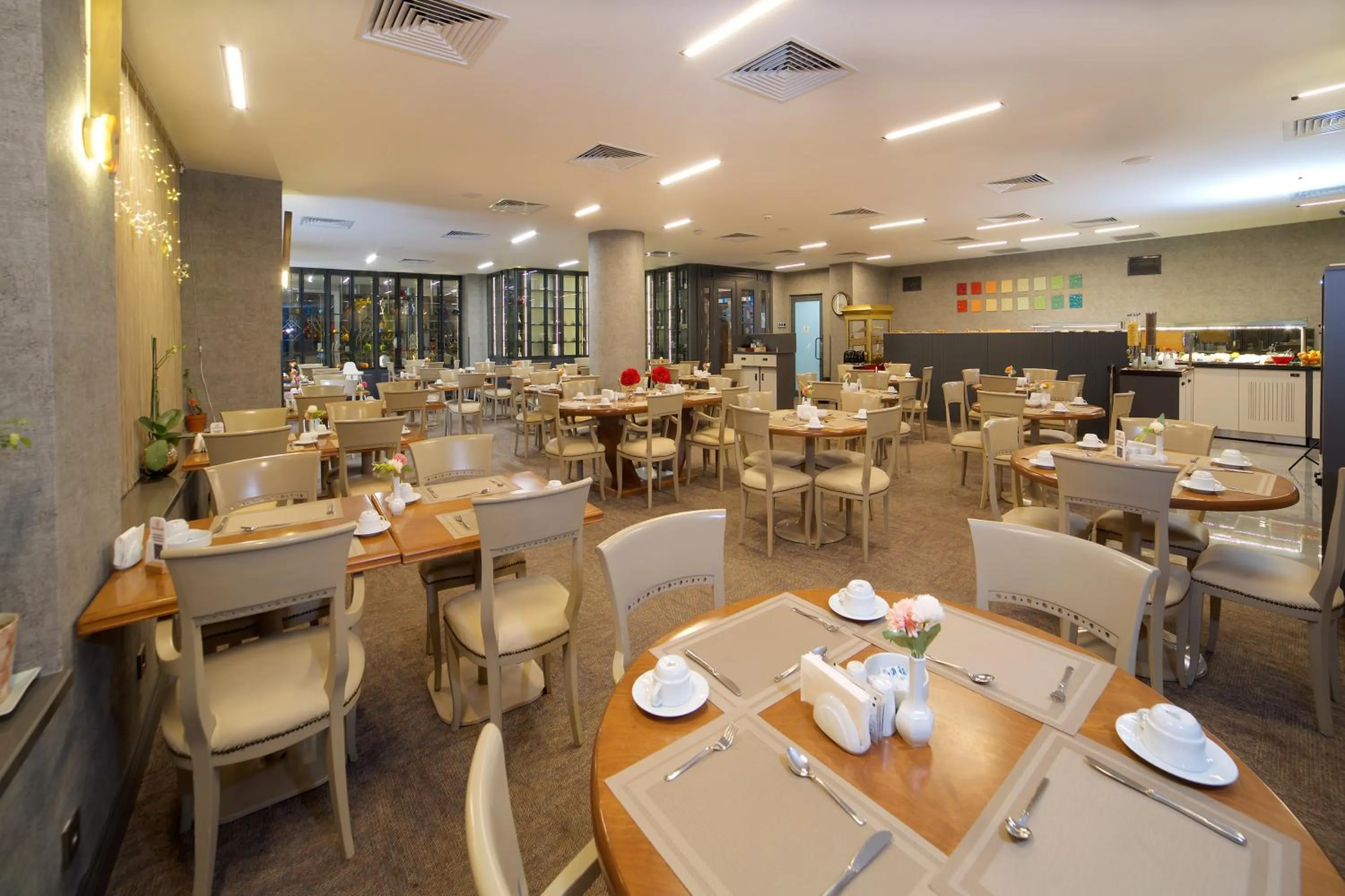 Restaurant/places to eat in Hotel Bulvar Palas